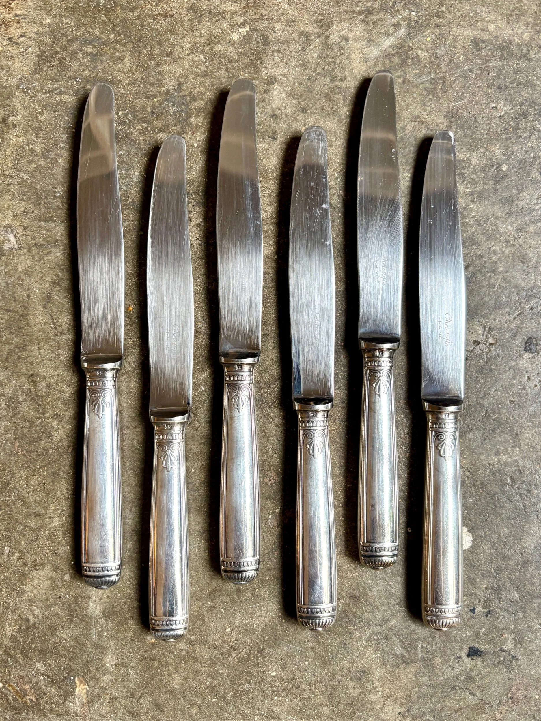 6-couteaux-entremet-christofle-malmaison-metal-argente-couverts-vintage-axs-design-paris-france