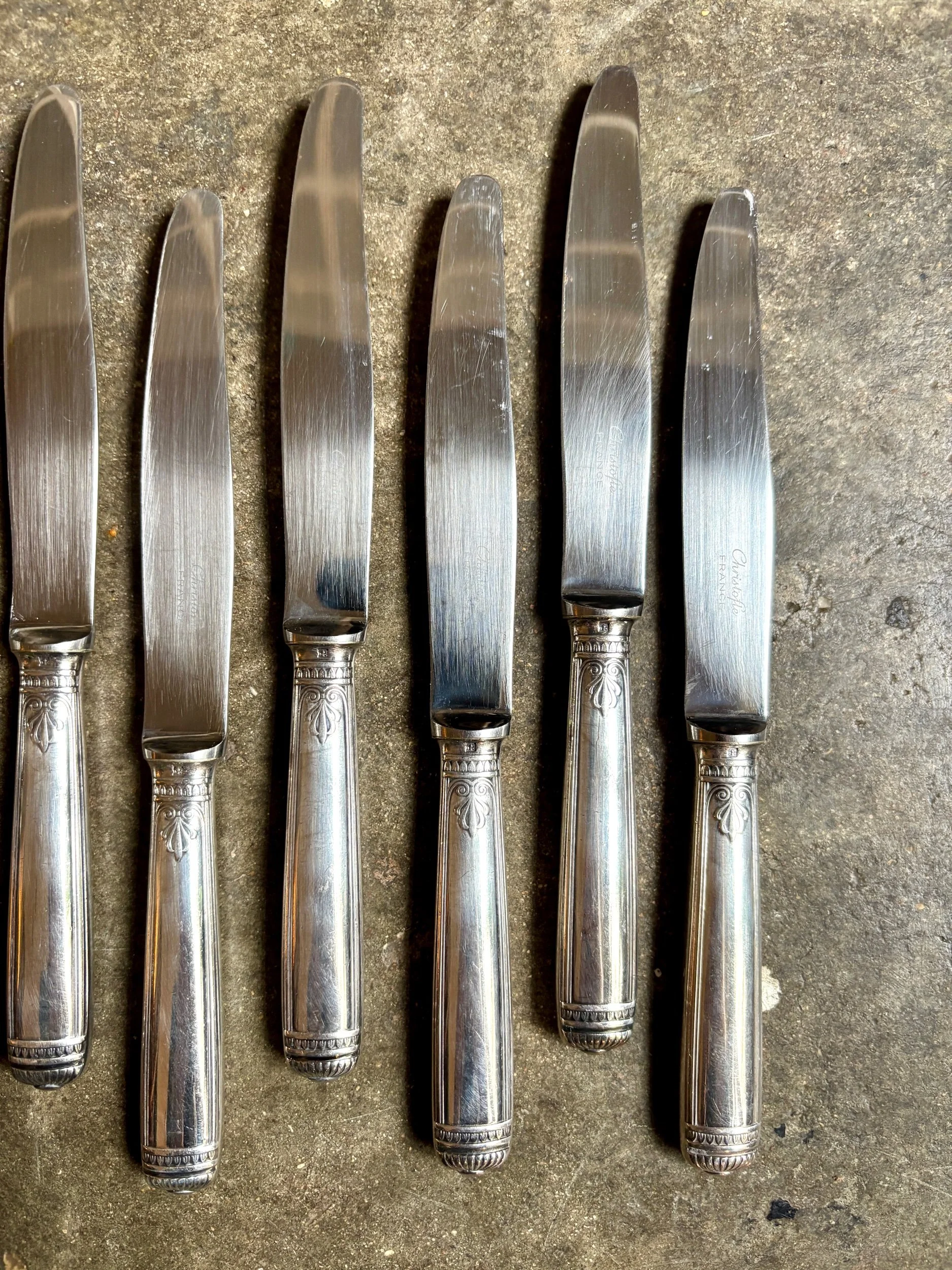 6 couteaux à entremet Christofle en métal argenté, service "Malmaison"