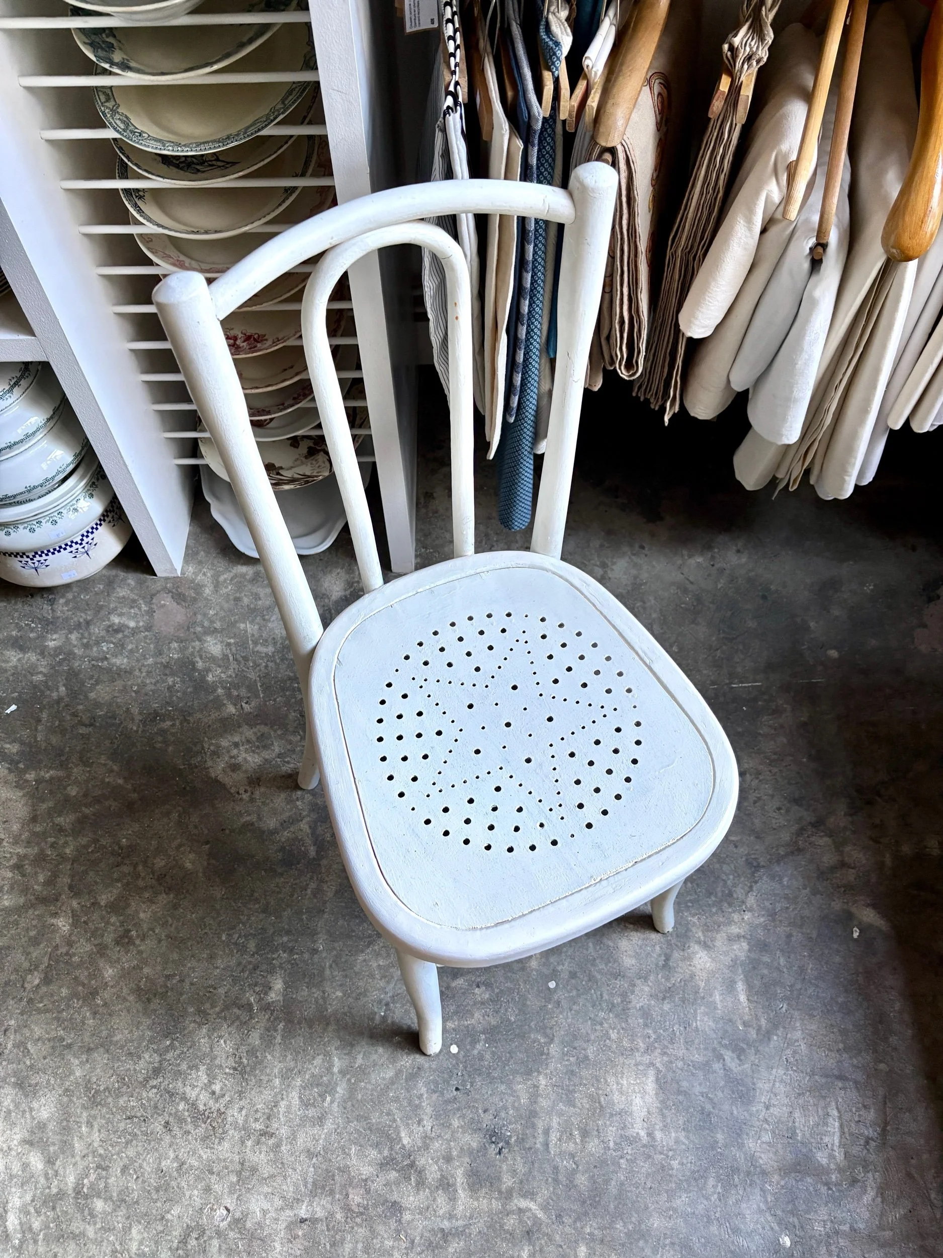 chaise-bistrot-hetre-bois-blanc-vintage-axs-design-paris-france