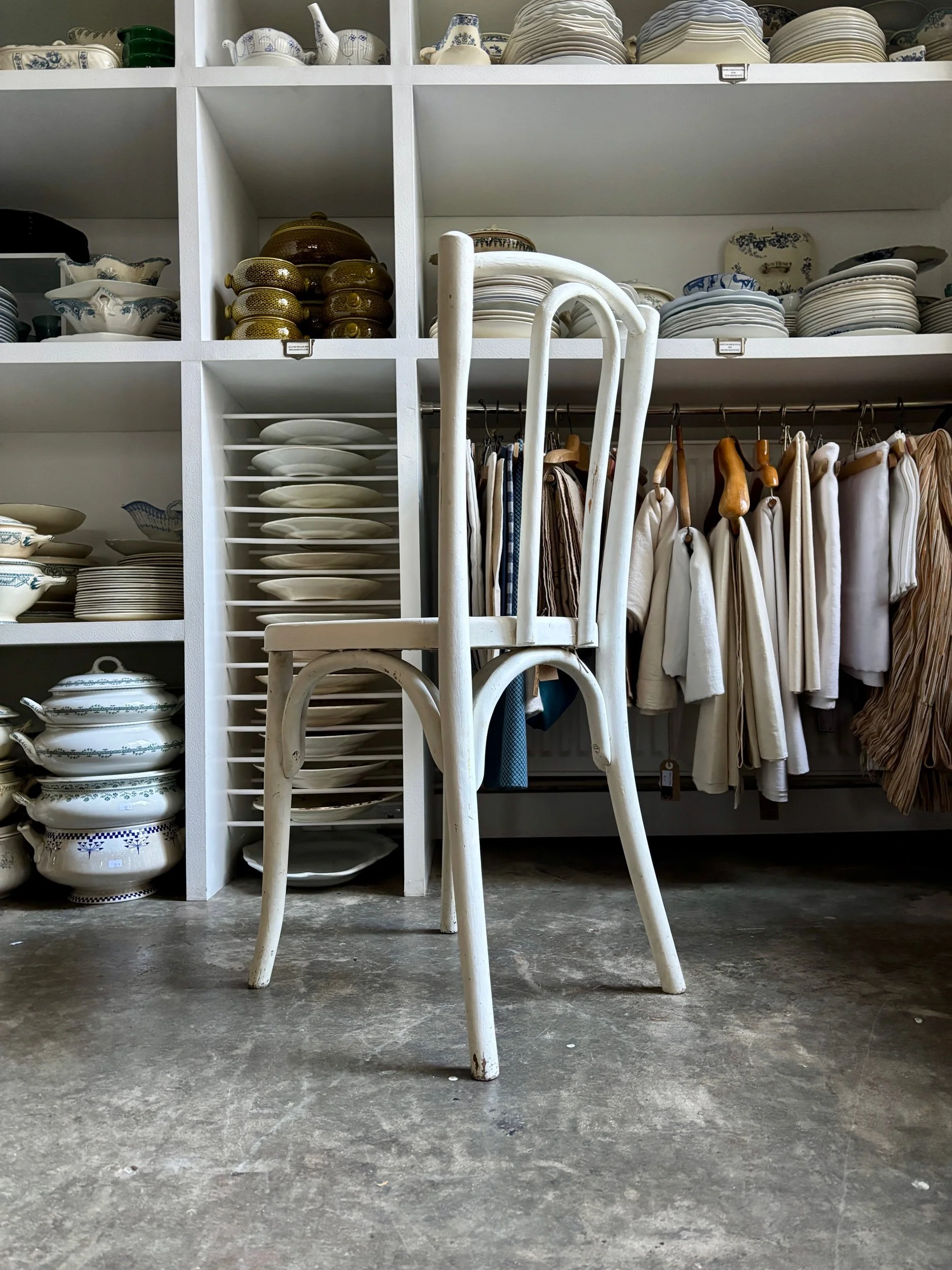 chaise-bistrot-hetre-bois-blanc-vintage-axs-design-paris-france