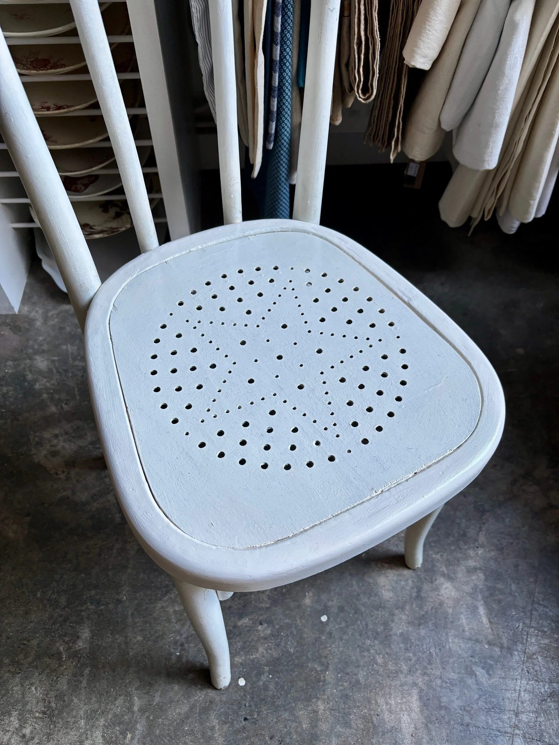 chaise-bistrot-hetre-bois-blanc-vintage-axs-design-paris-france