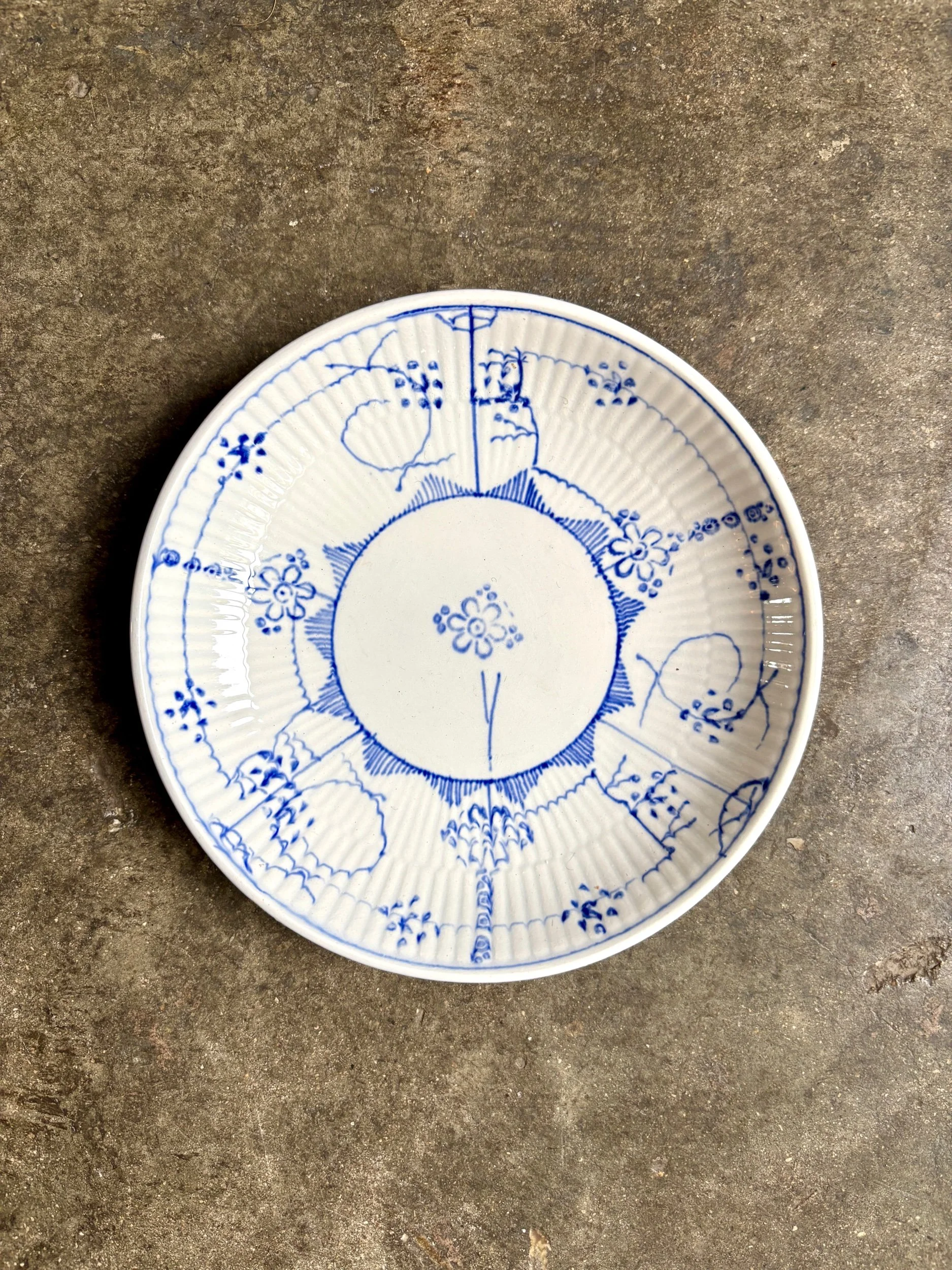 Coupelle, assiette à pain Sarreguemines, service "Copenhague" en faïence bleue