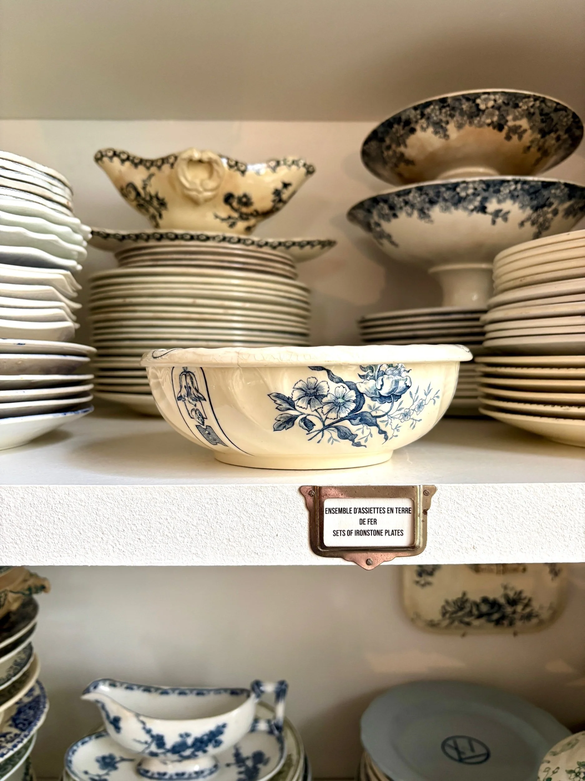 porte-eponge-gien-lamballe-terre-de-fer-blanc-bleu-decoration-rangement-vintage-axs-design-paris-france