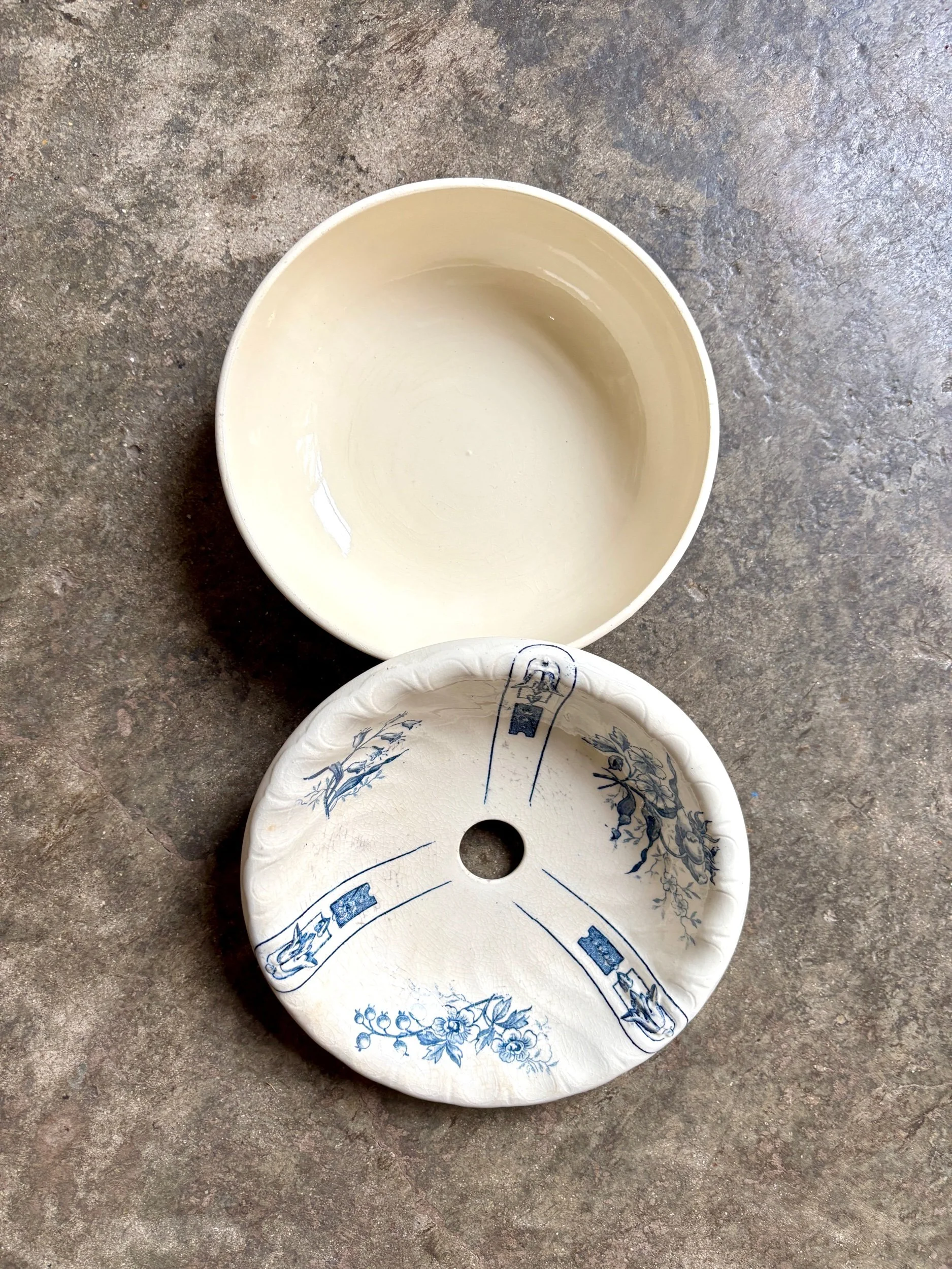 porte-eponge-gien-lamballe-terre-de-fer-blanc-bleu-decoration-rangement-vintage-axs-design-paris-france