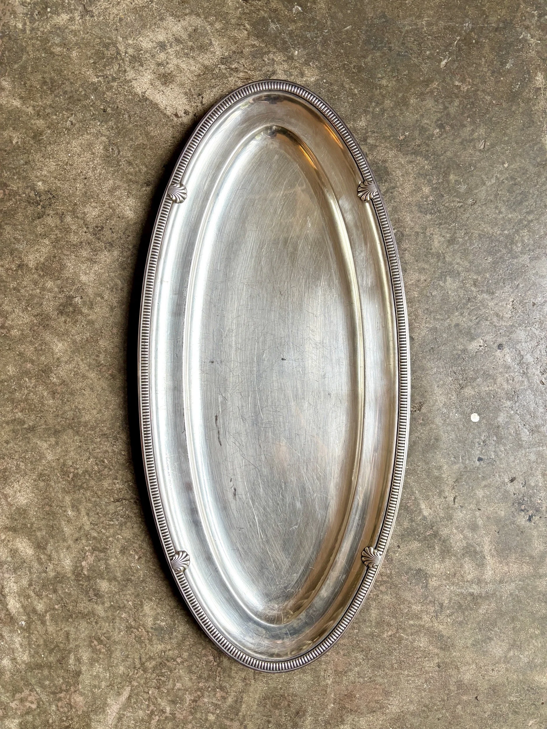 plat-ovale-coquille-metal-argente-vaisselle-vintage-axs-design-paris-france