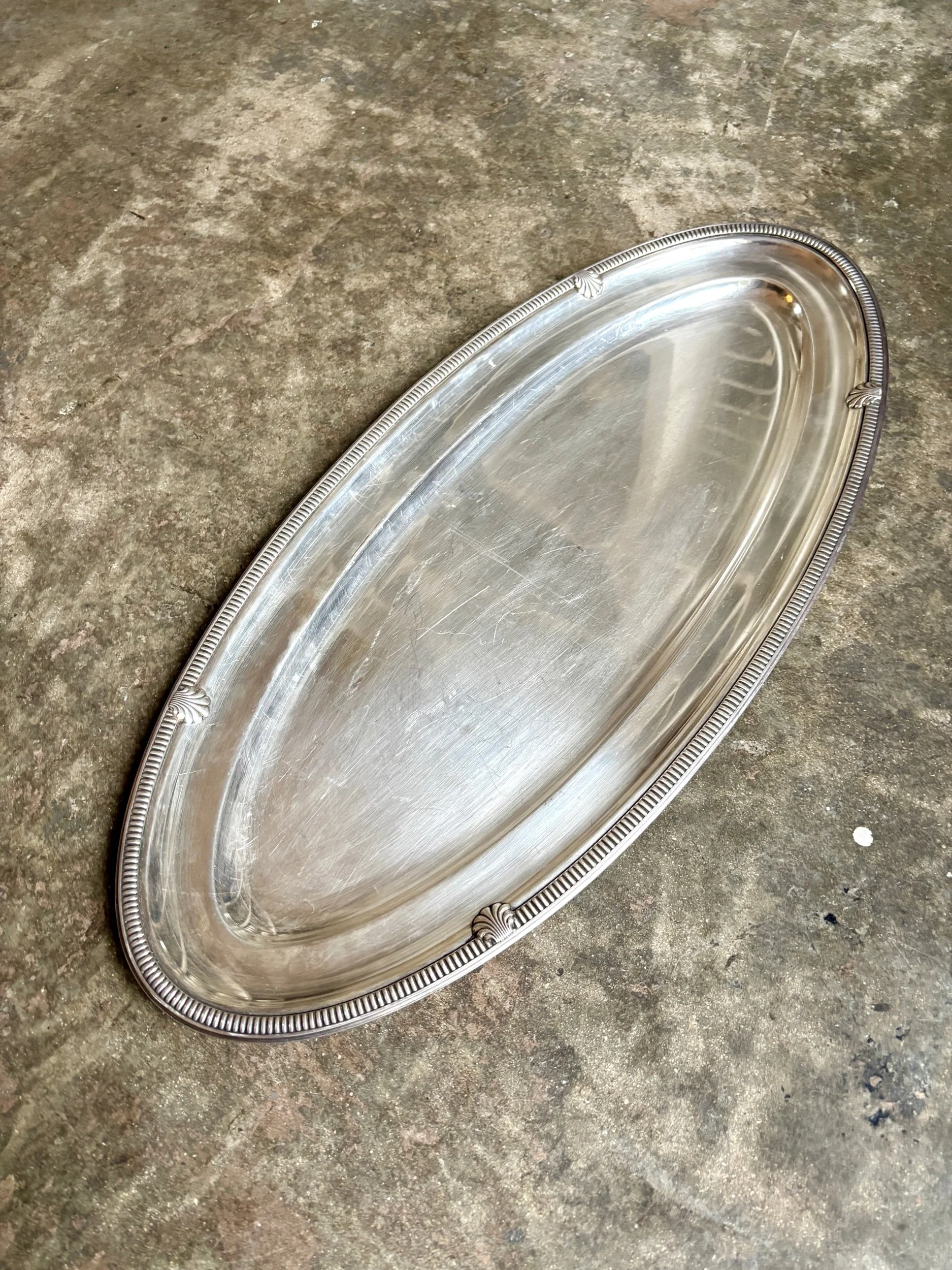 plat-ovale-coquille-metal-argente-vaisselle-vintage-axs-design-paris-france