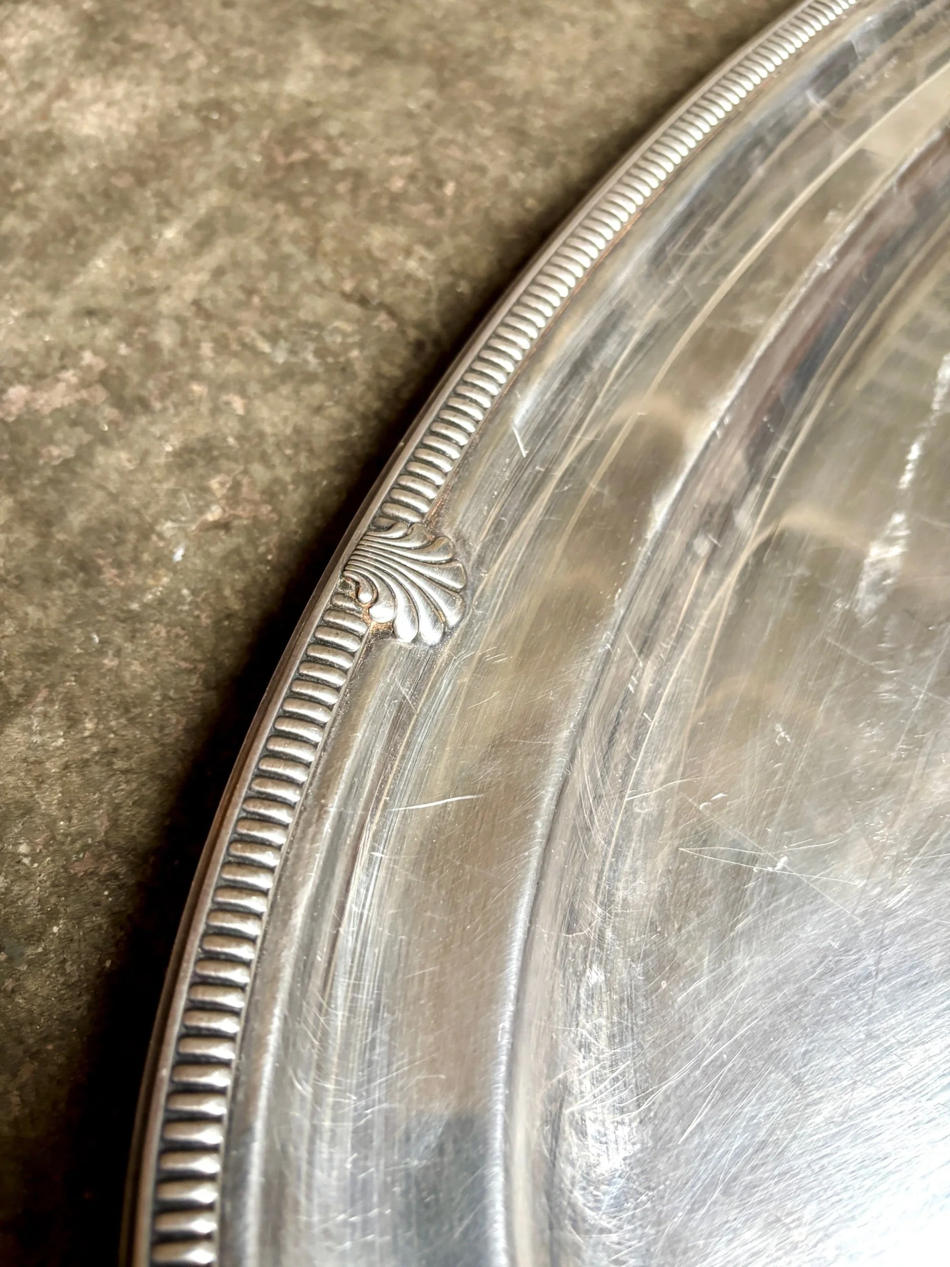 plat-ovale-coquille-metal-argente-vaisselle-vintage-axs-design-paris-france