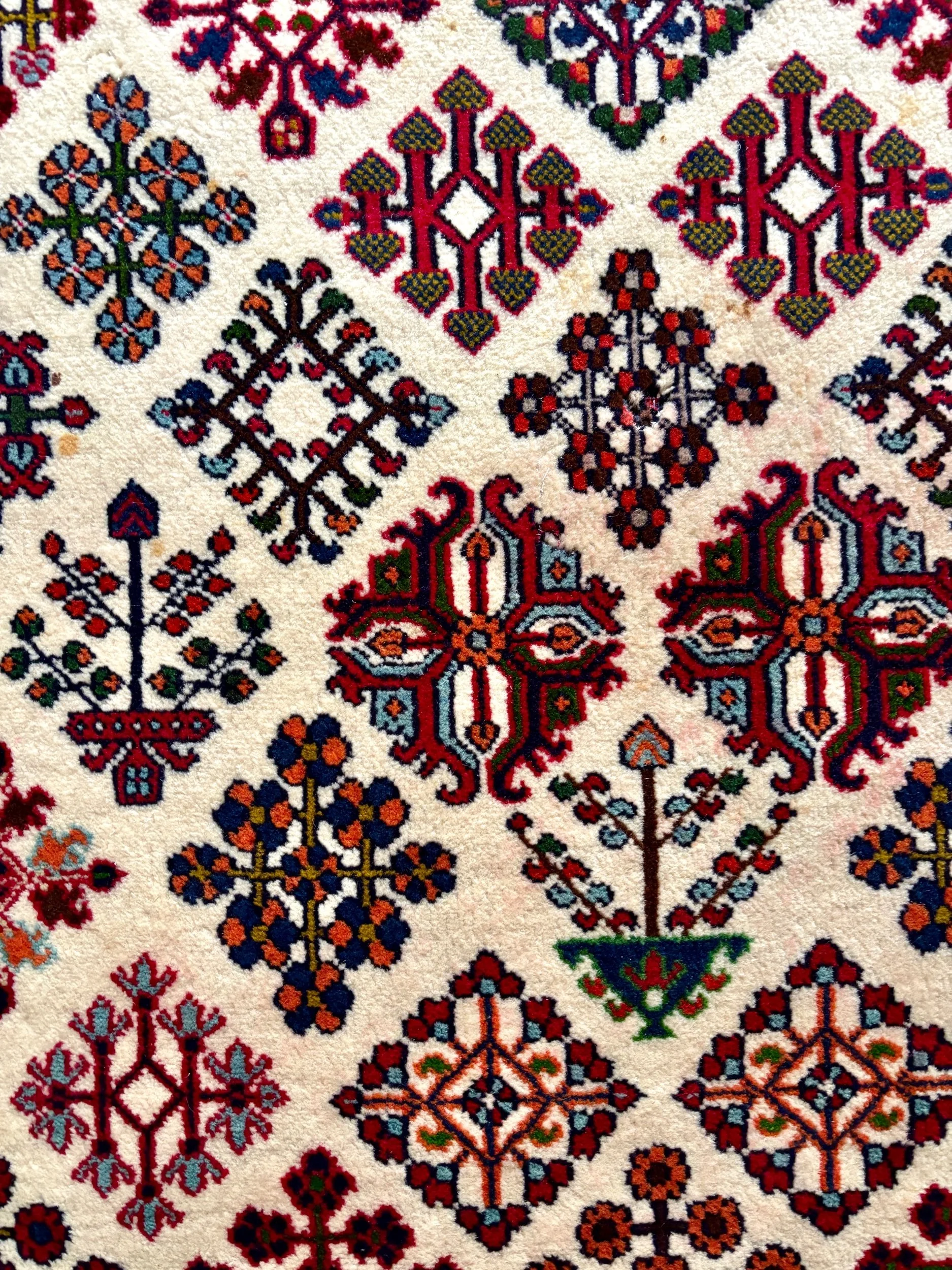 tapis-laine-rouge-beige-bleu-vert-decoration-vintage-axs-design-paris-france