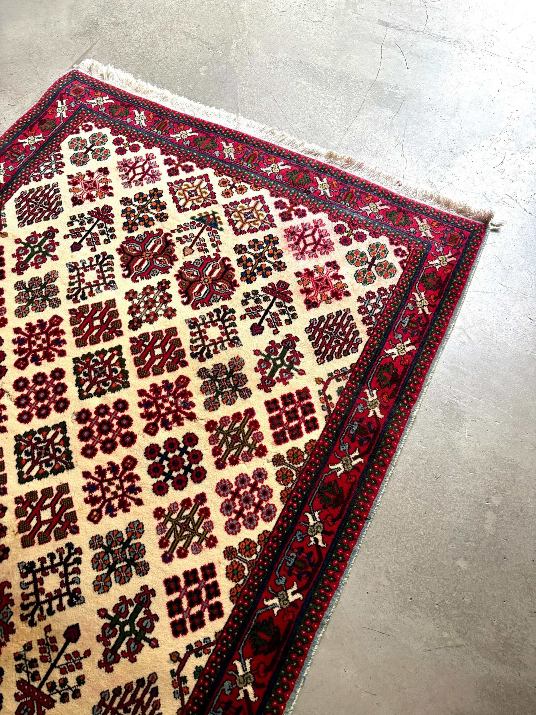 tapis-laine-rouge-beige-bleu-vert-decoration-vintage-axs-design-paris-france