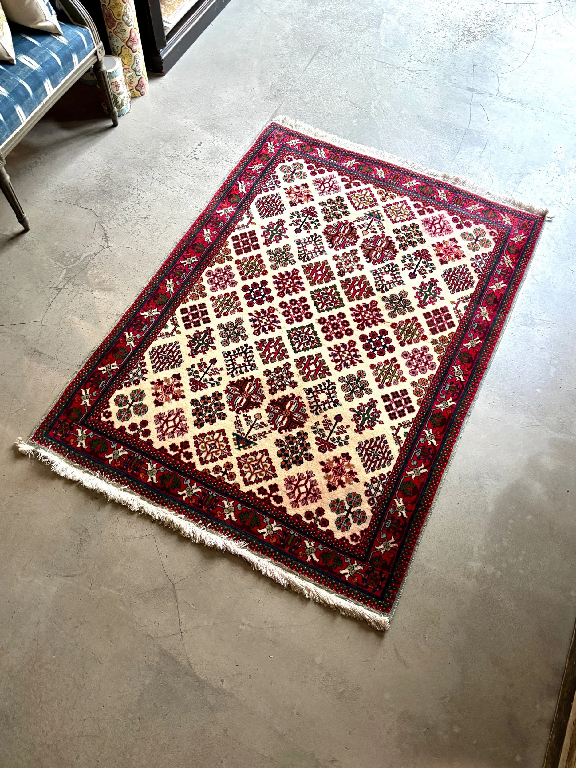 tapis-laine-rouge-beige-bleu-vert-decoration-vintage-axs-design-paris-france