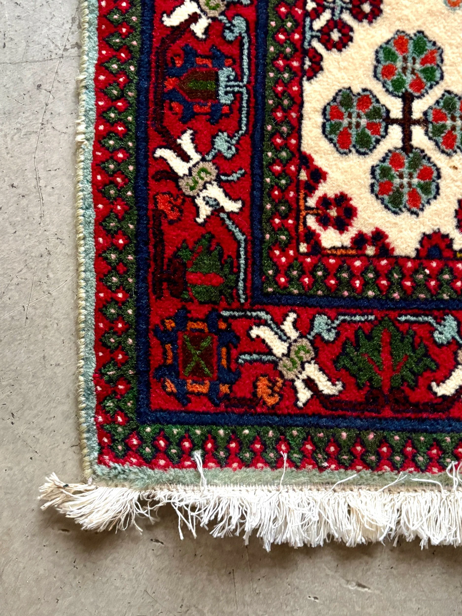 tapis-laine-rouge-beige-bleu-vert-decoration-vintage-axs-design-paris-france