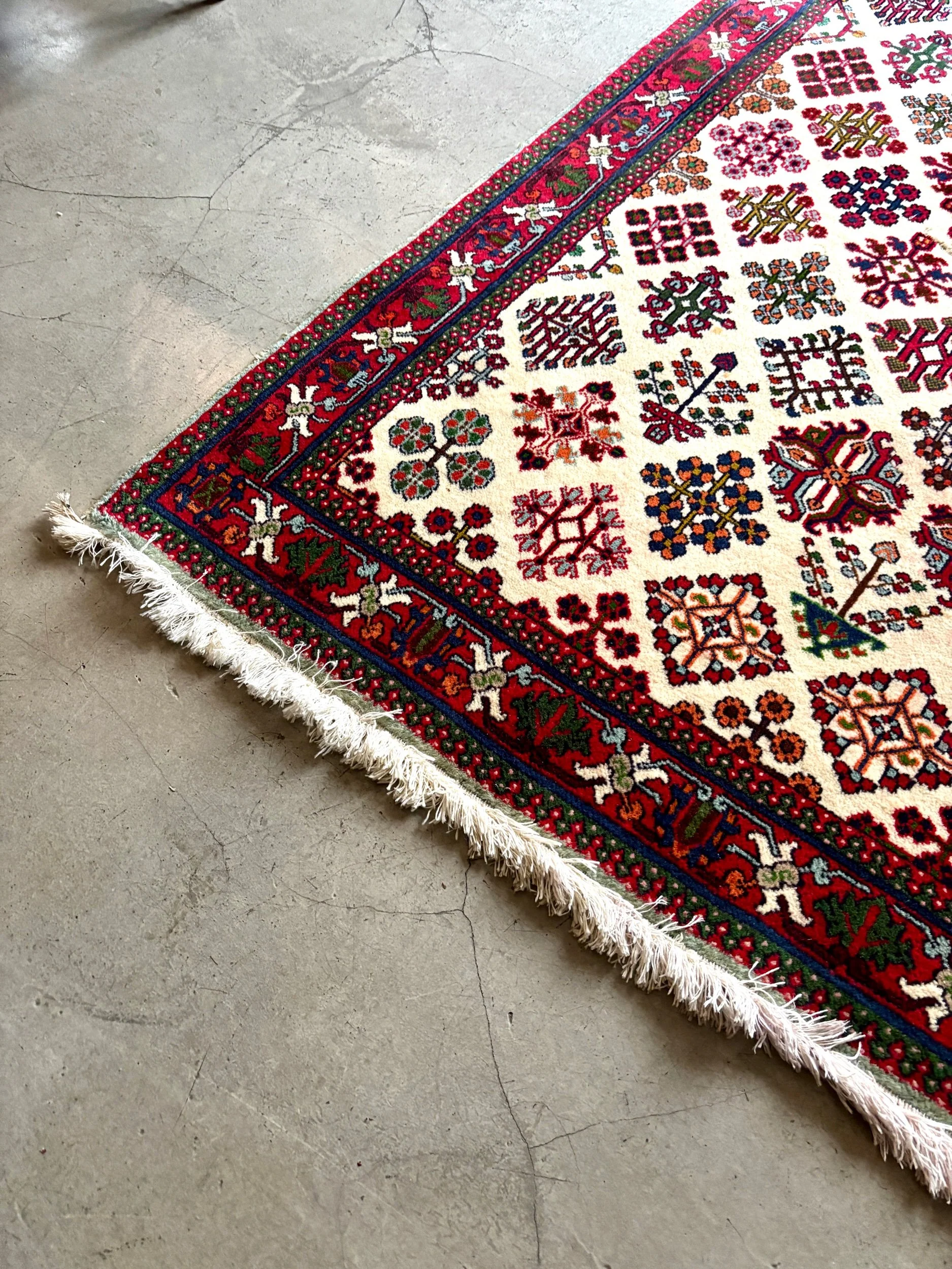 tapis-laine-rouge-beige-bleu-vert-decoration-vintage-axs-design-paris-france