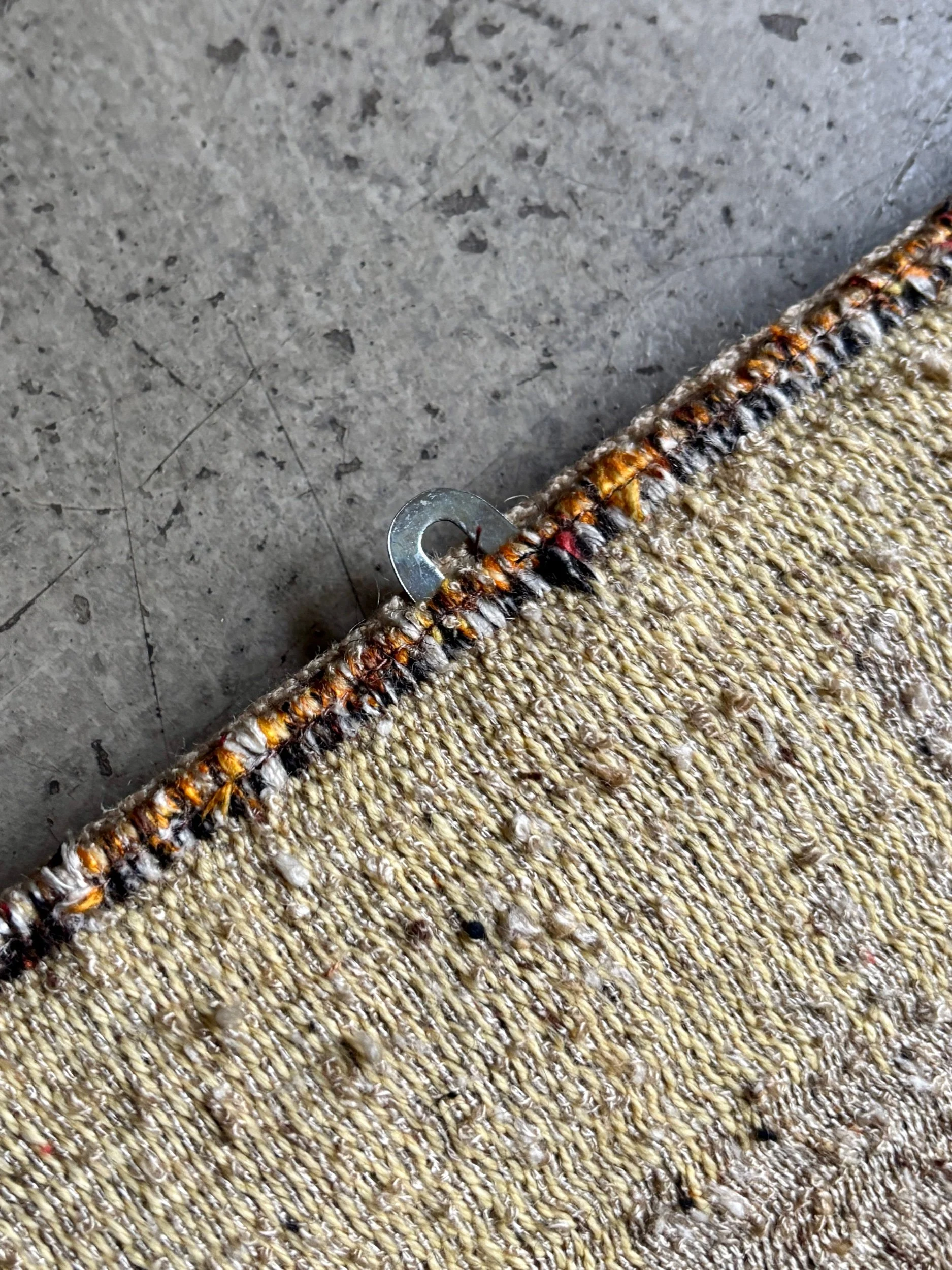 tapisserie-tenture-haiti-gemmanick-robert-four-aubusson-laine-orange-beige-decoration-vintage-axs-design-paris-france