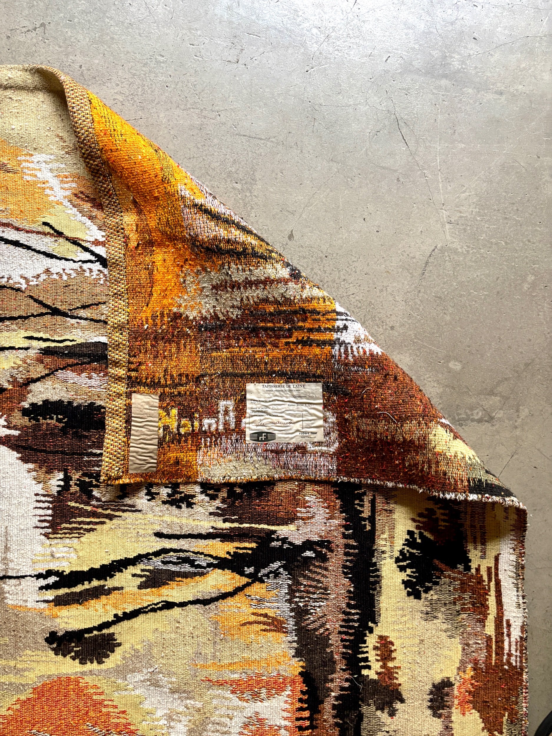 tapisserie-tenture-haiti-gemmanick-robert-four-aubusson-laine-orange-beige-decoration-vintage-axs-design-paris-france
