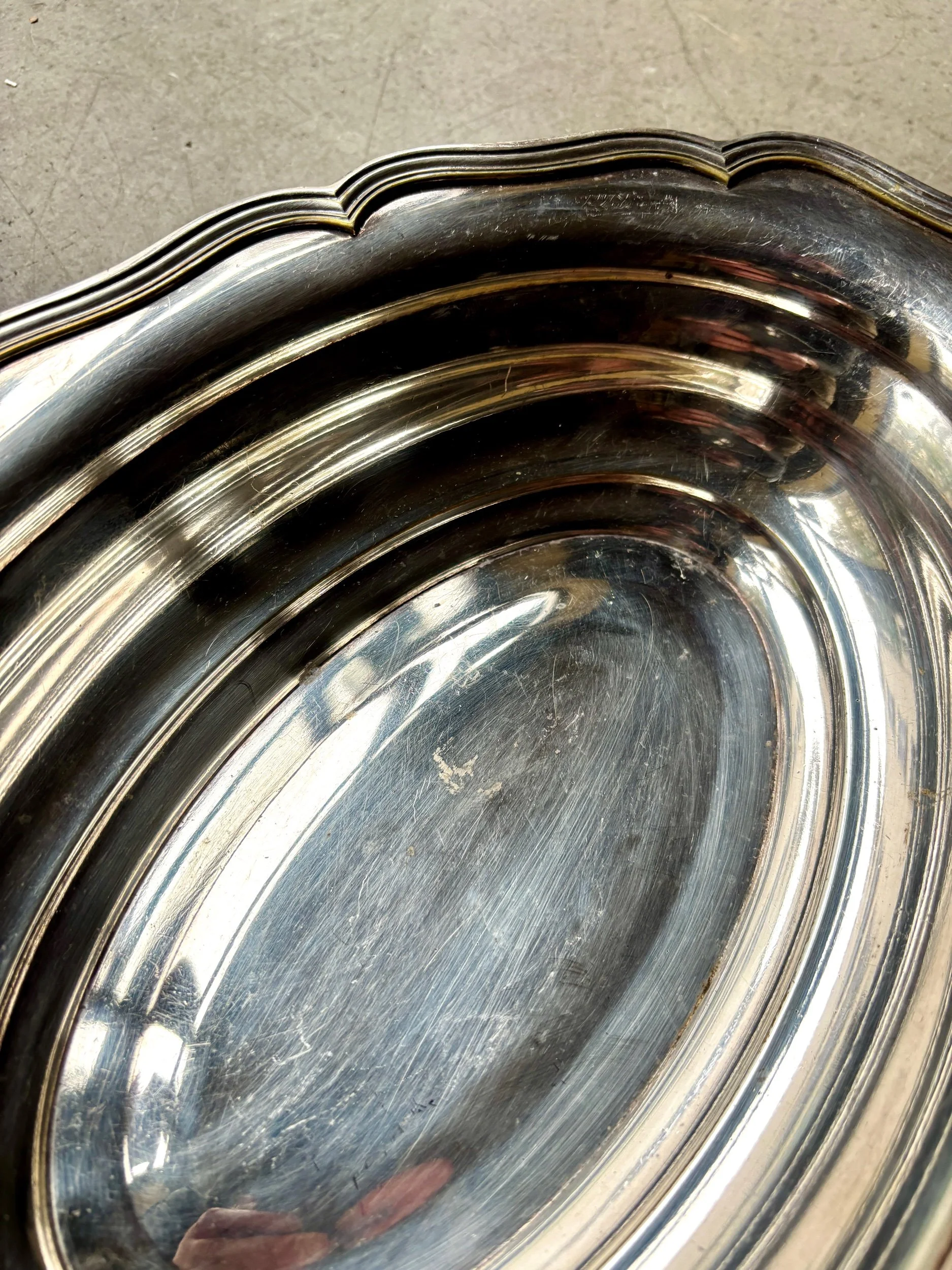 plat-ovale-creux-festonne-metal-argente-vaisselle-vintage-axs-design-paris-france