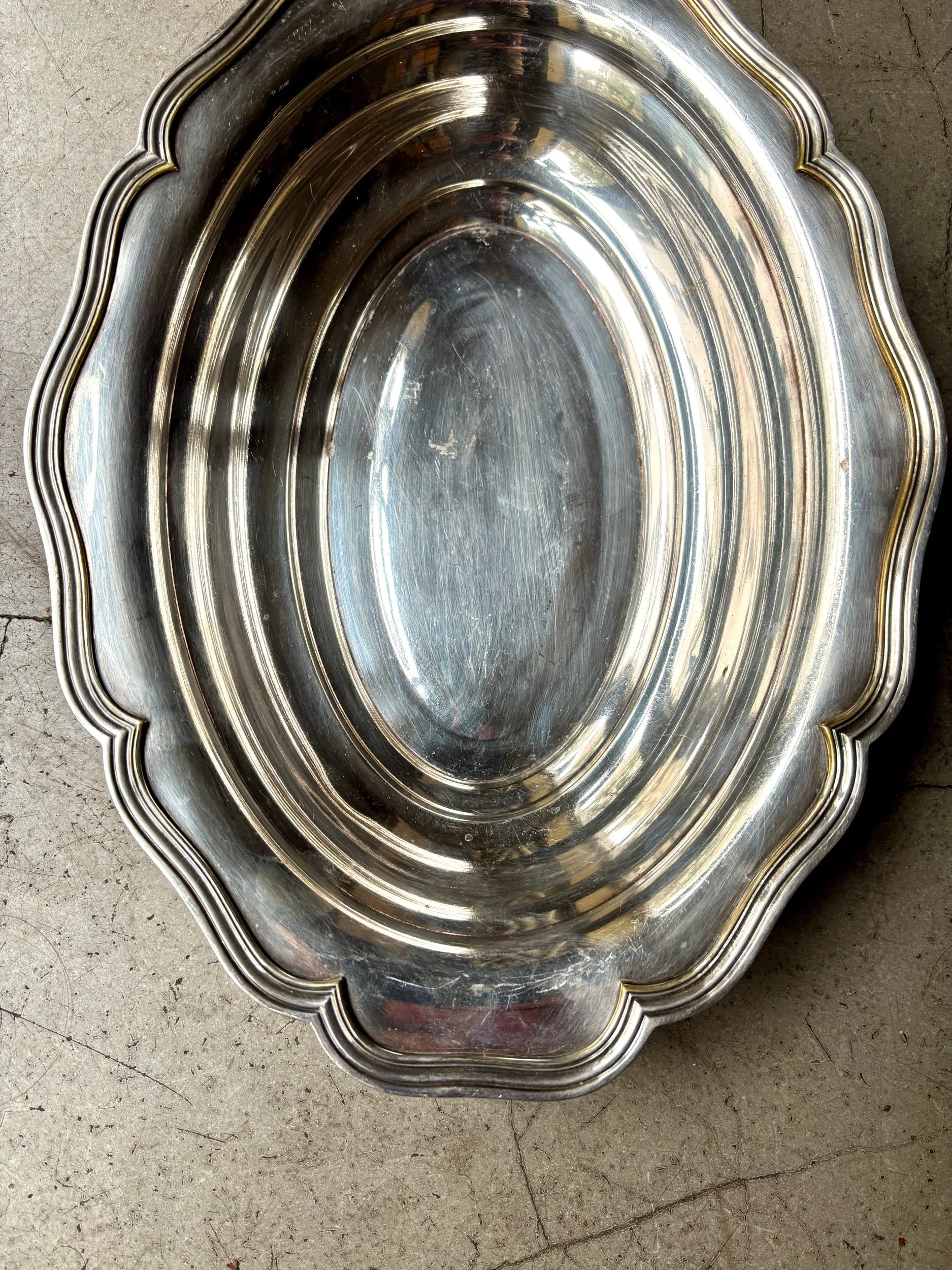 plat-ovale-creux-festonne-metal-argente-vaisselle-vintage-axs-design-paris-france