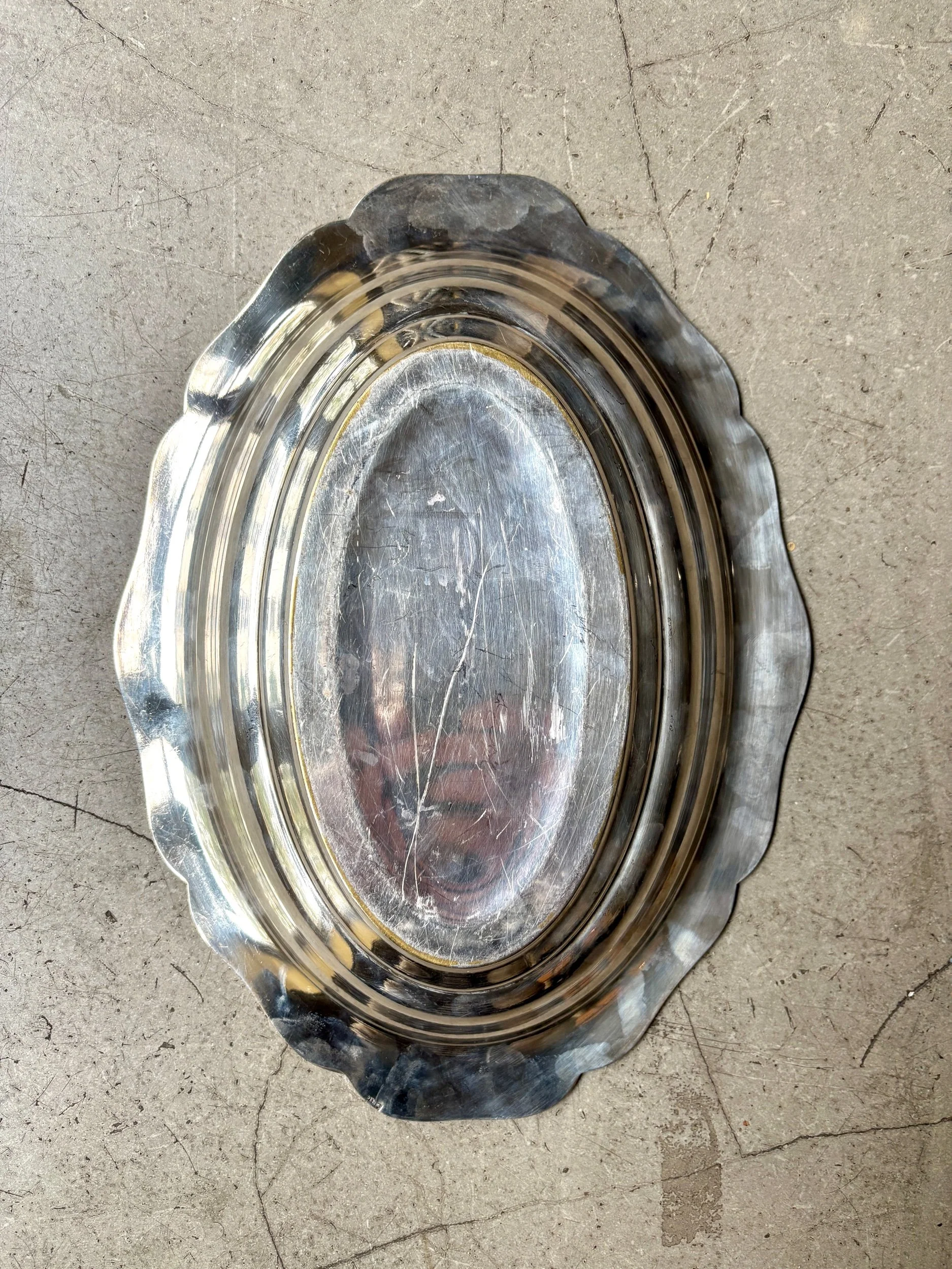 plat-ovale-creux-festonne-metal-argente-vaisselle-vintage-axs-design-paris-france