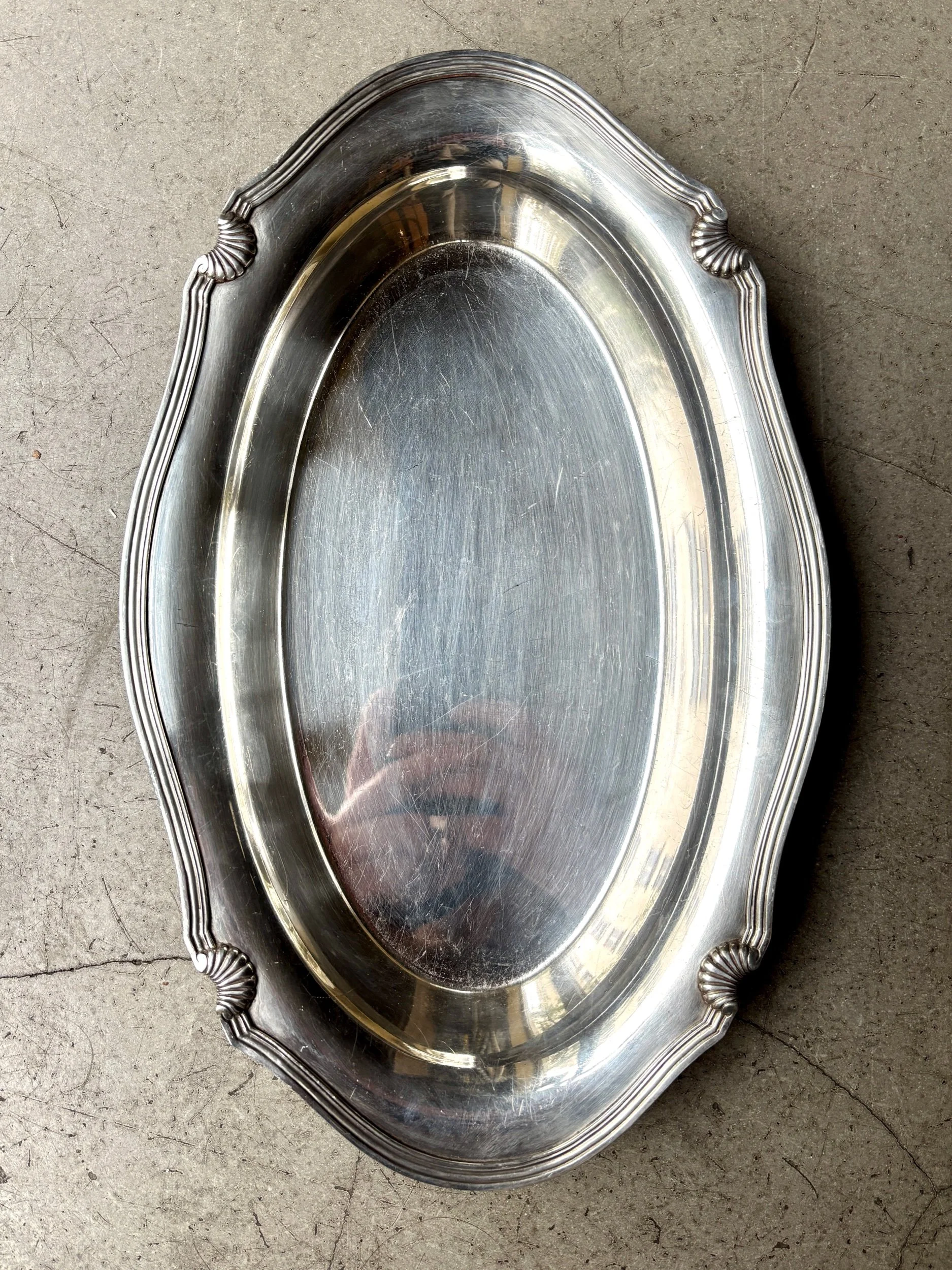 plat-ovale-creux-festonne-coquille-metal-argente-vaisselle-vintage-axs-design-paris-france