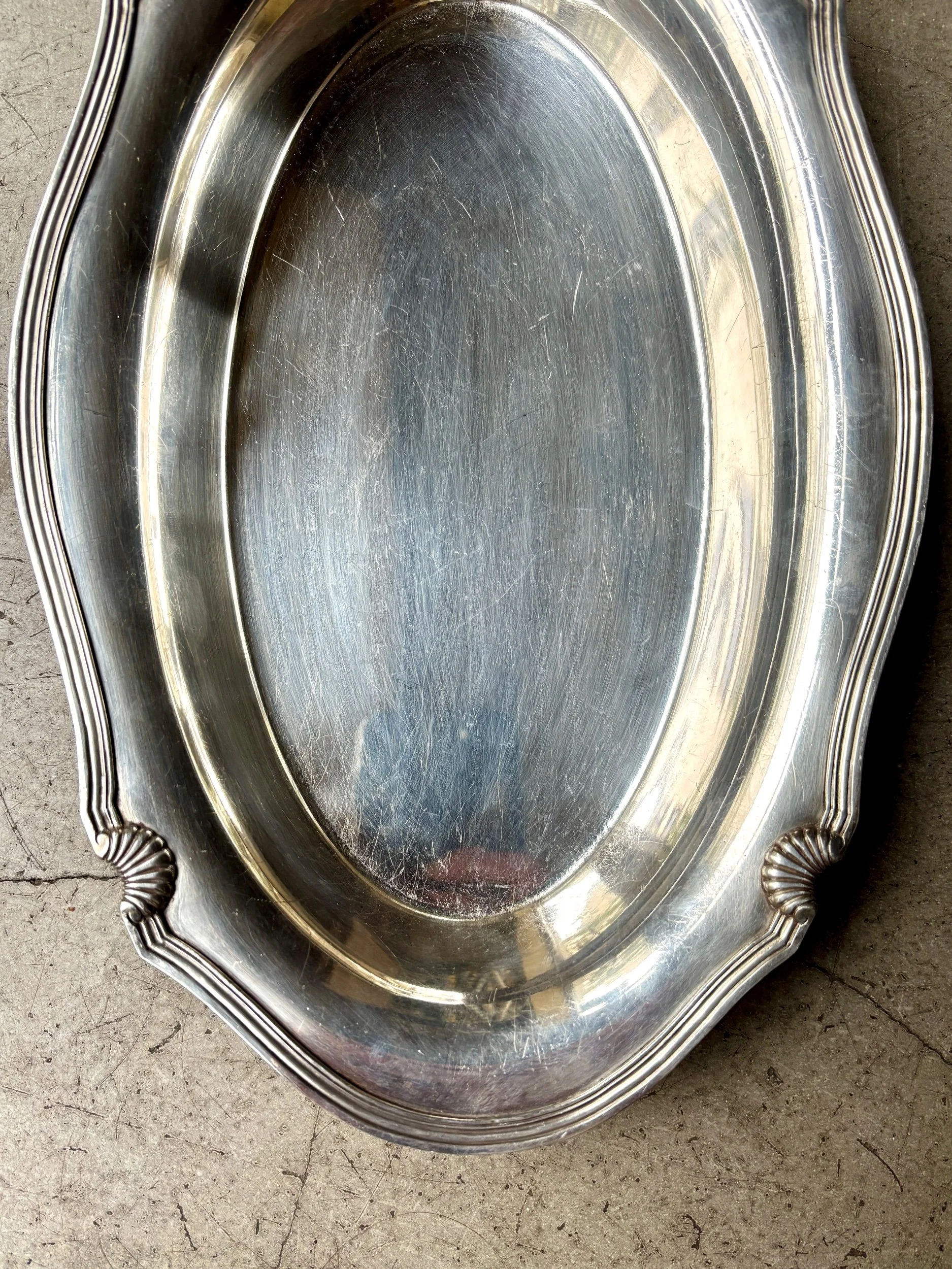 plat-ovale-creux-festonne-coquille-metal-argente-vaisselle-vintage-axs-design-paris-france