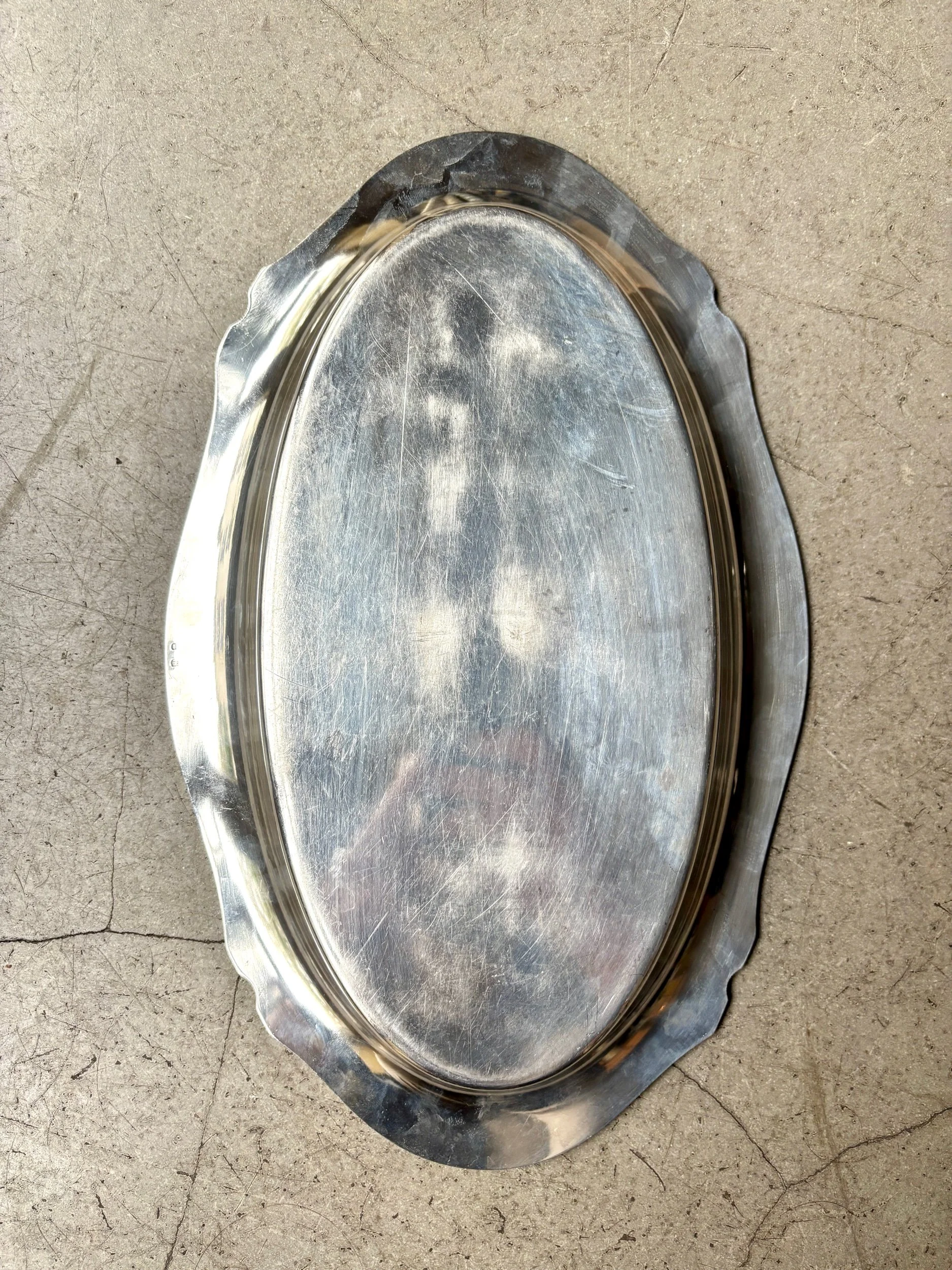 plat-ovale-creux-festonne-coquille-metal-argente-vaisselle-vintage-axs-design-paris-france