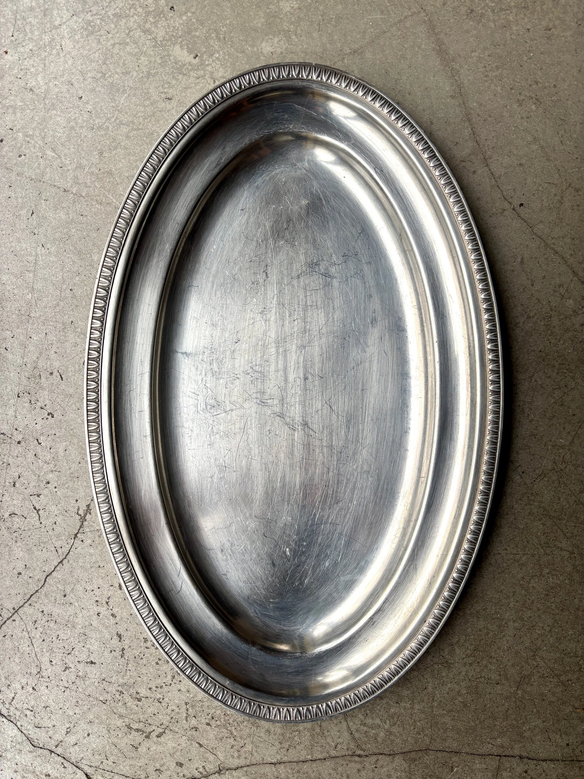 plat-ovale-metal-argente-palmettes-vaisselle-vintage-axs-design-paris-france