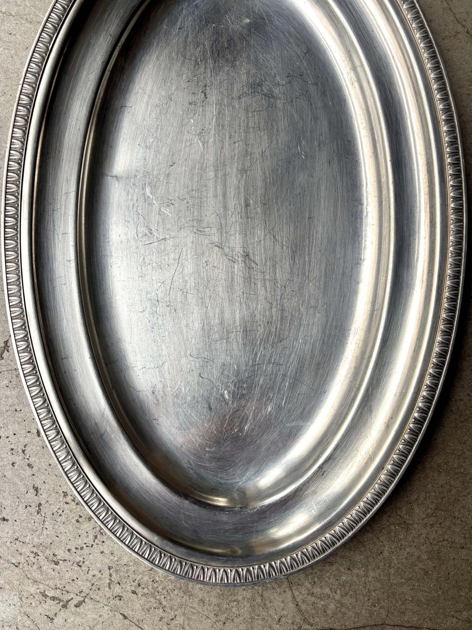 plat-ovale-metal-argente-palmettes-vaisselle-vintage-axs-design-paris-france