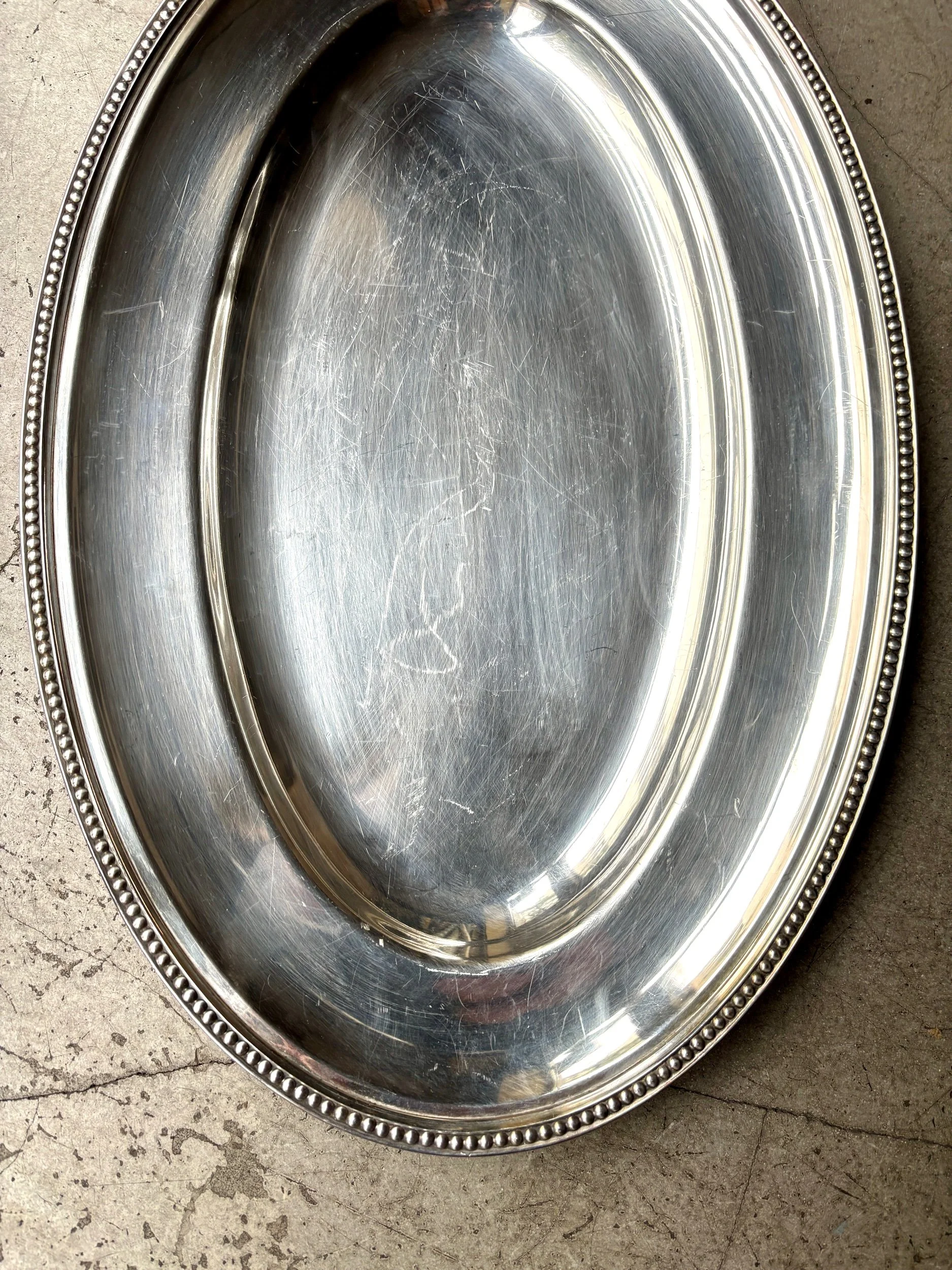 plat-ovale-ercuis-metal-argente-perle-vaisselle-vintage-axs-design-paris-france