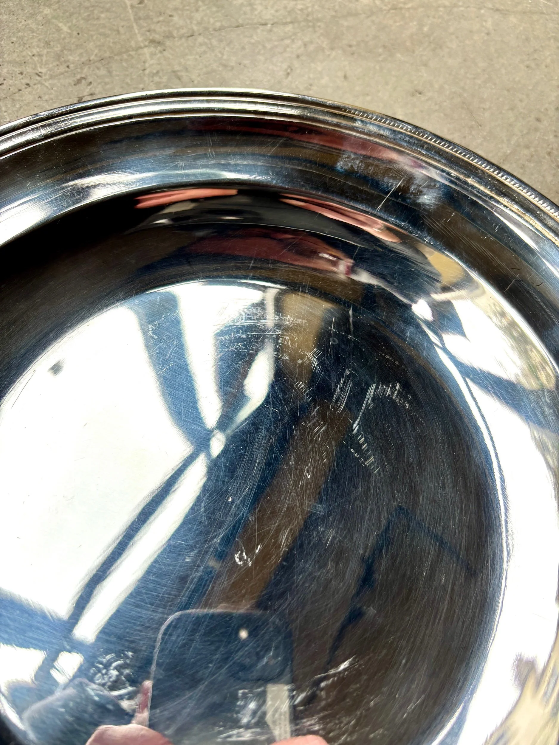 plat-rond-metal-argente-vaisselle-vintage-axs-design-paris-france