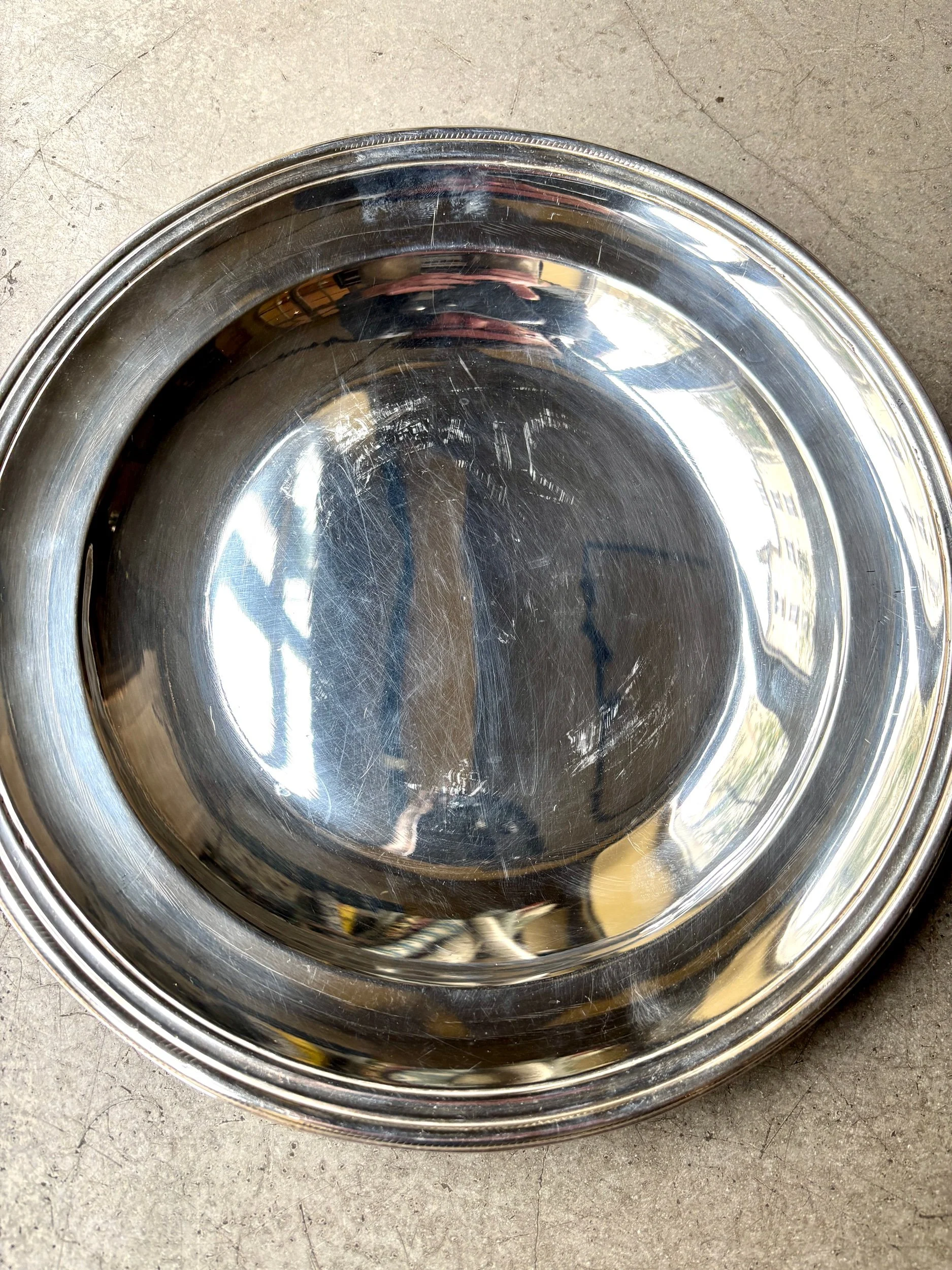 plat-rond-metal-argente-vaisselle-vintage-axs-design-paris-france