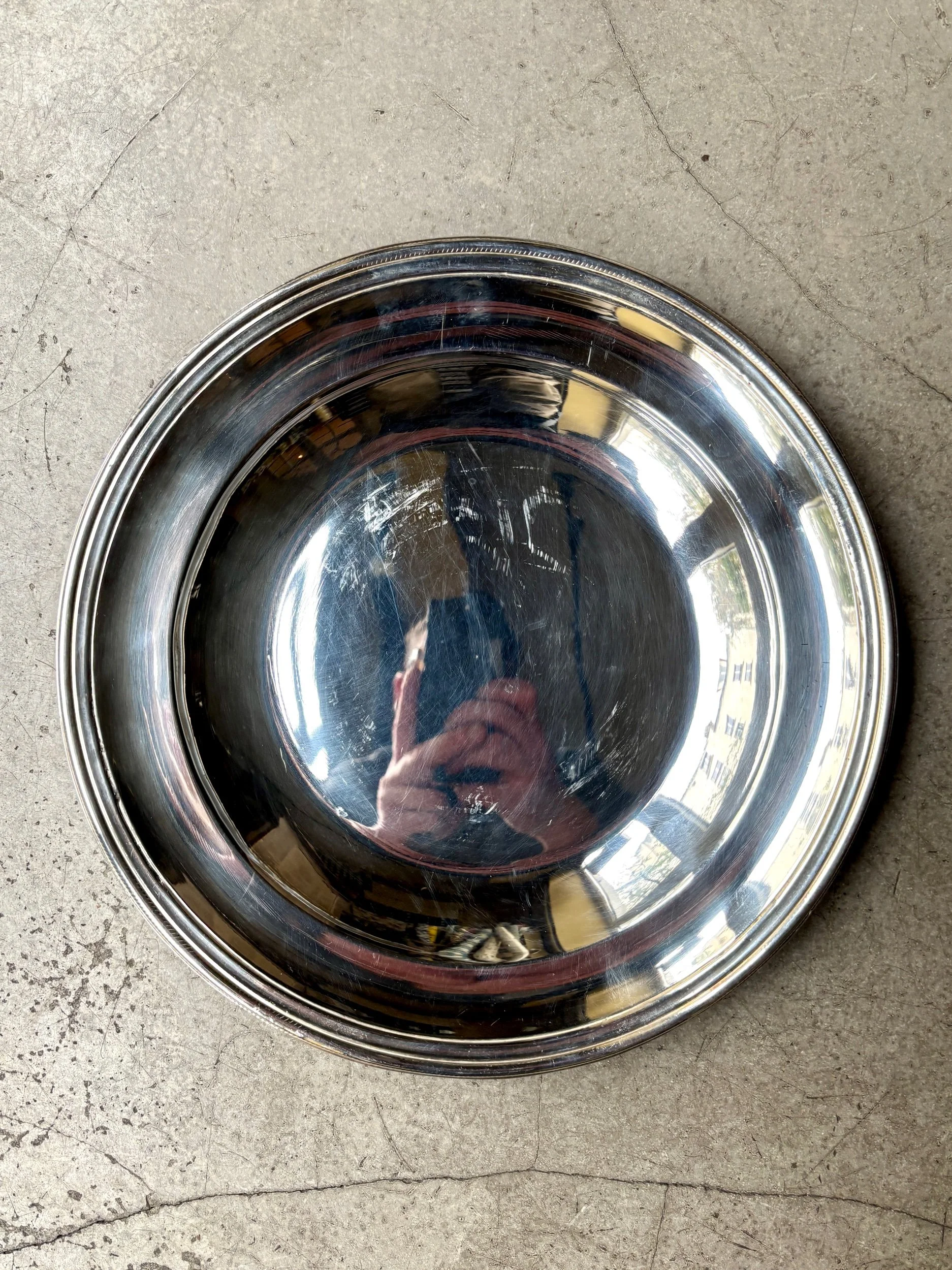 plat-rond-metal-argente-vaisselle-vintage-axs-design-paris-france