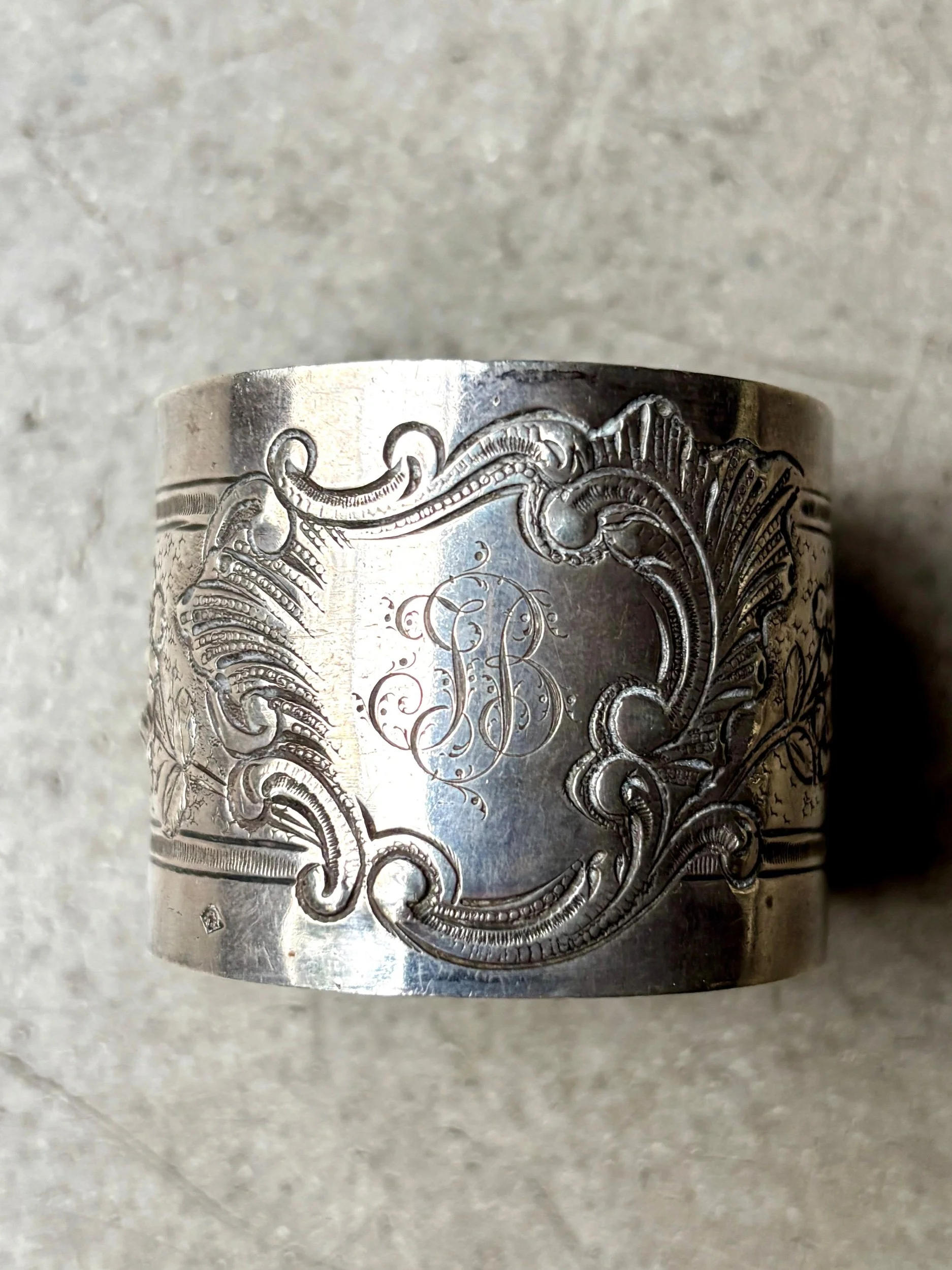 rond-serviette-argent-monogramme-jb-vaisselle-vintage-axs-design-paris-france