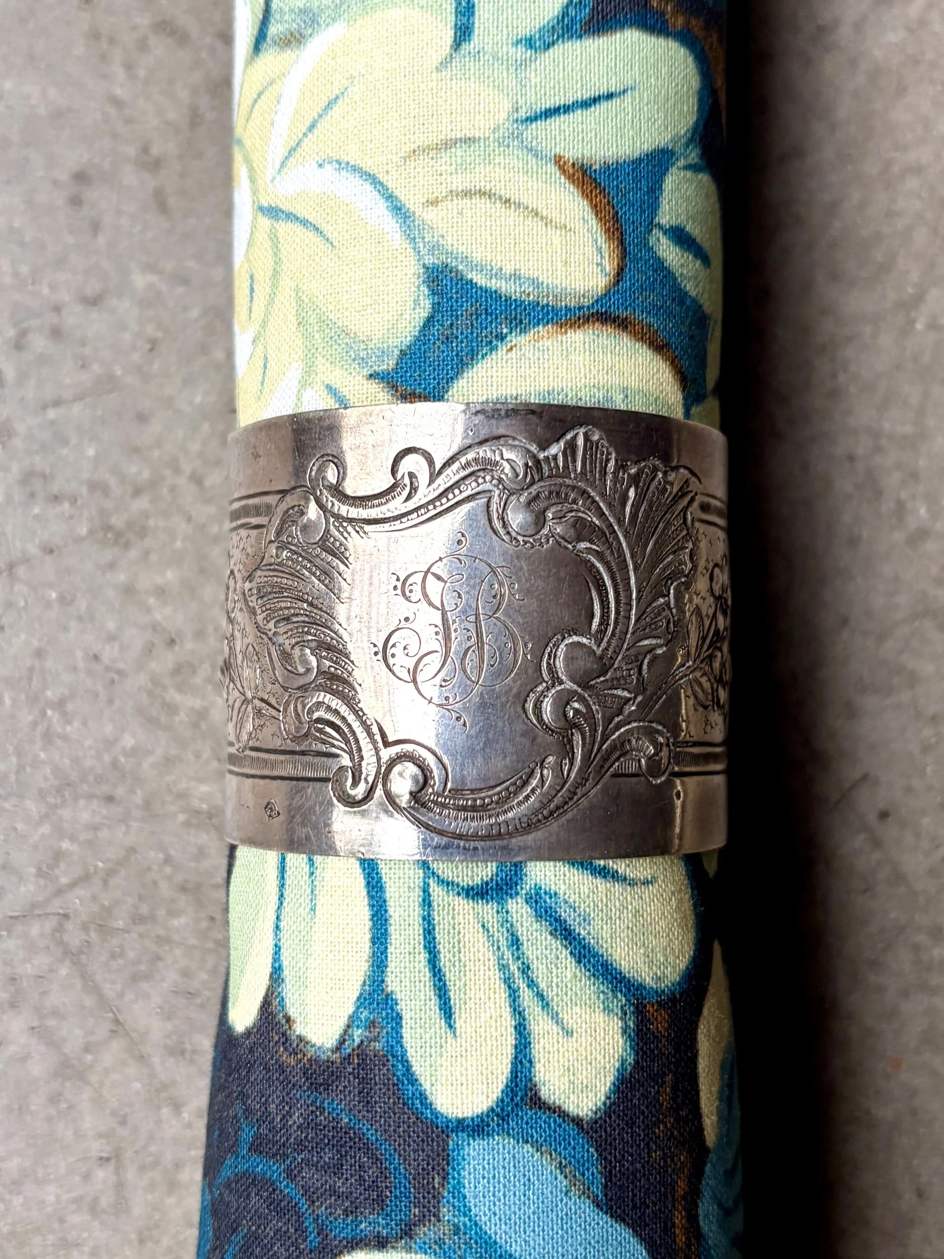 rond-serviette-argent-monogramme-jb-vaisselle-vintage-axs-design-paris-france