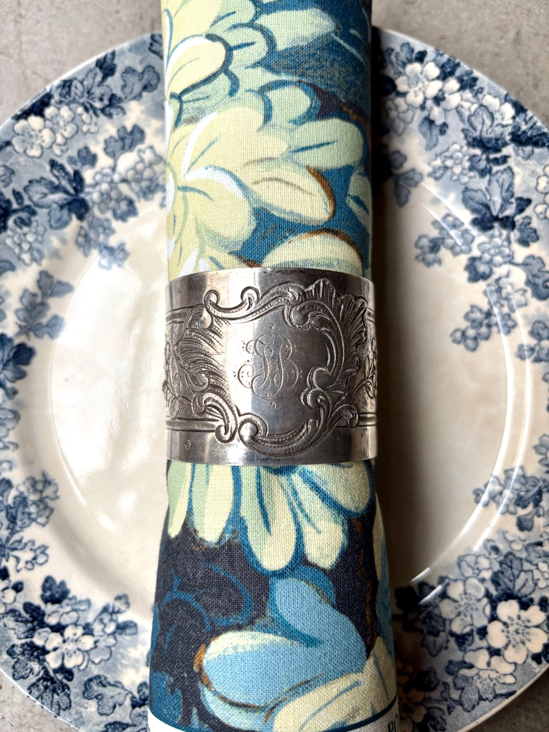 rond-serviette-argent-monogramme-jb-vaisselle-vintage-axs-design-paris-france