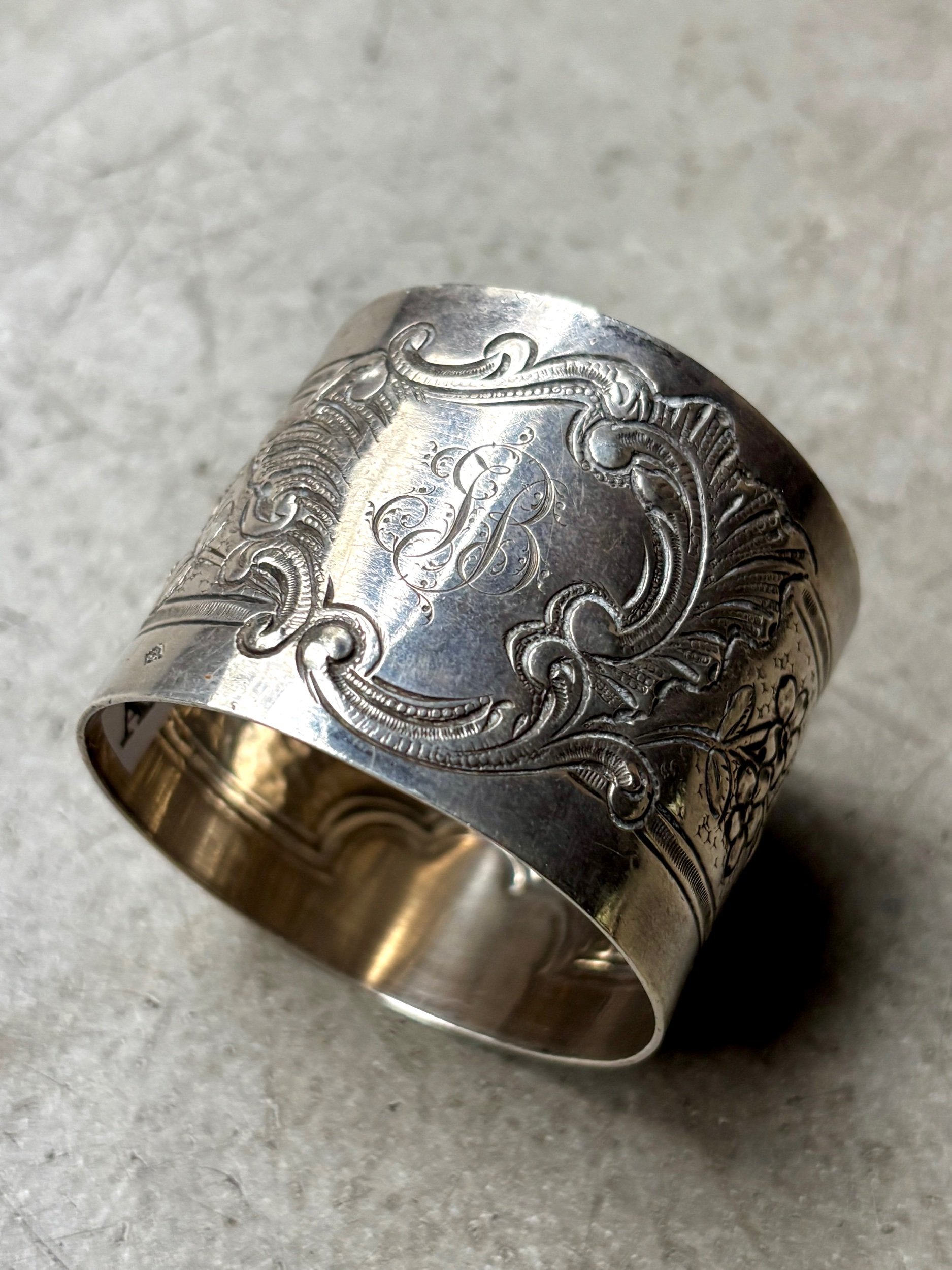 rond-serviette-argent-monogramme-jb-vaisselle-vintage-axs-design-paris-france