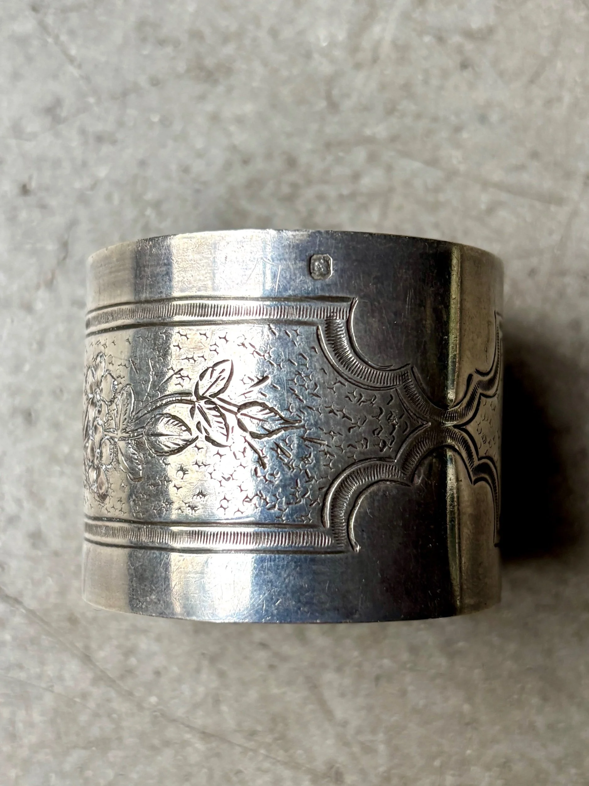 rond-serviette-argent-monogramme-jb-vaisselle-vintage-axs-design-paris-france