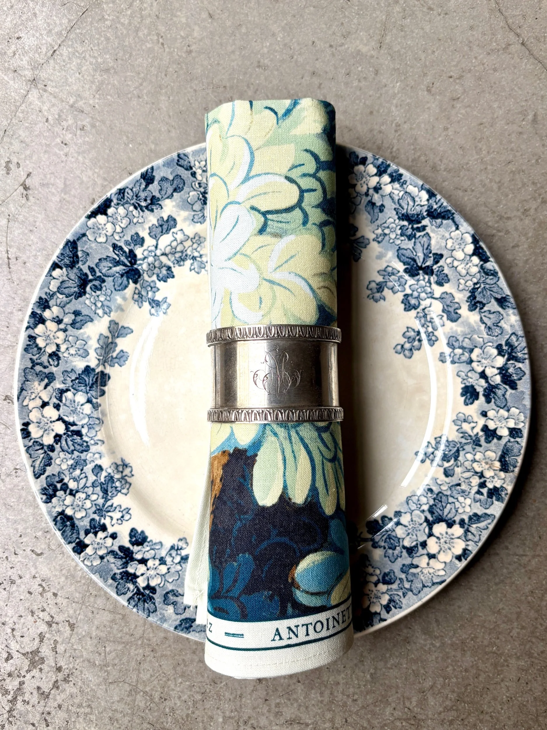 rond-serviette-argent-palmettes-vaisselle-vintage-axs-design-paris-france