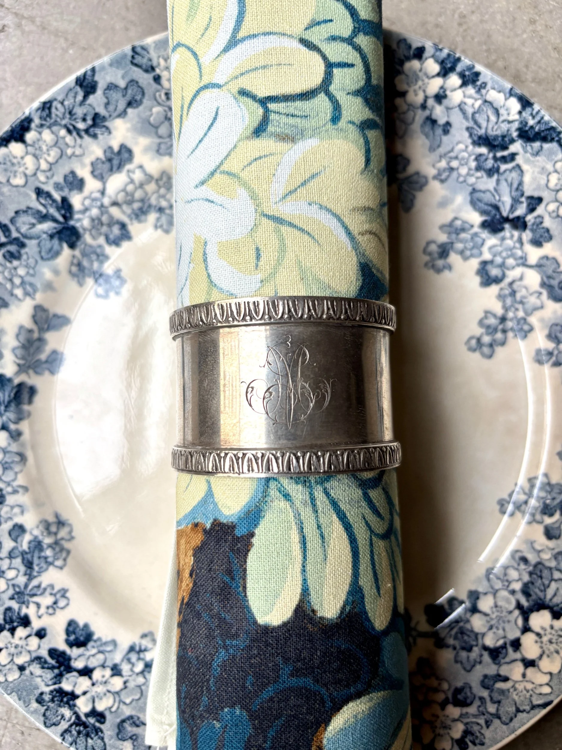 rond-serviette-argent-palmettes-vaisselle-vintage-axs-design-paris-france