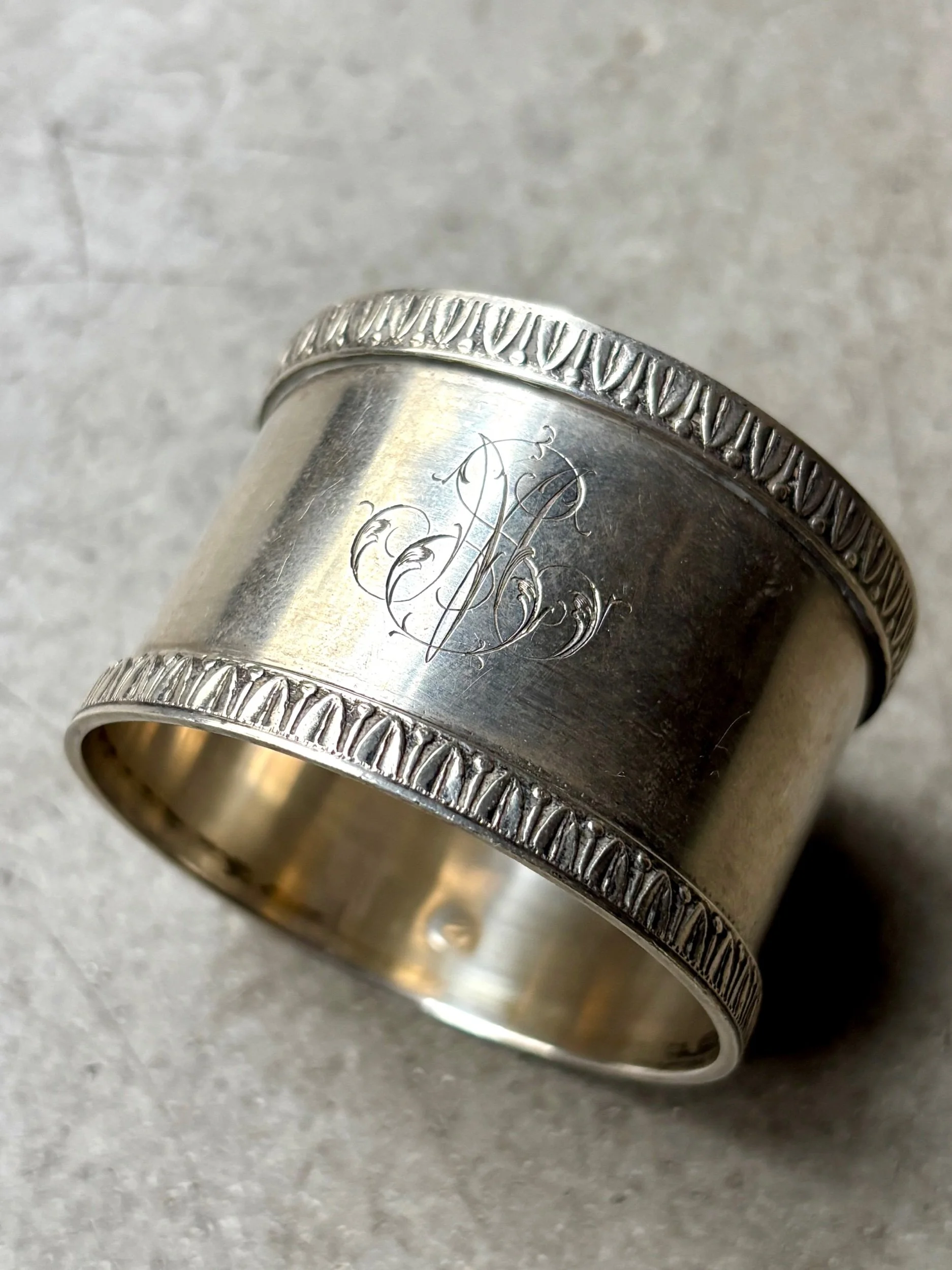 rond-serviette-argent-palmettes-vaisselle-vintage-axs-design-paris-france