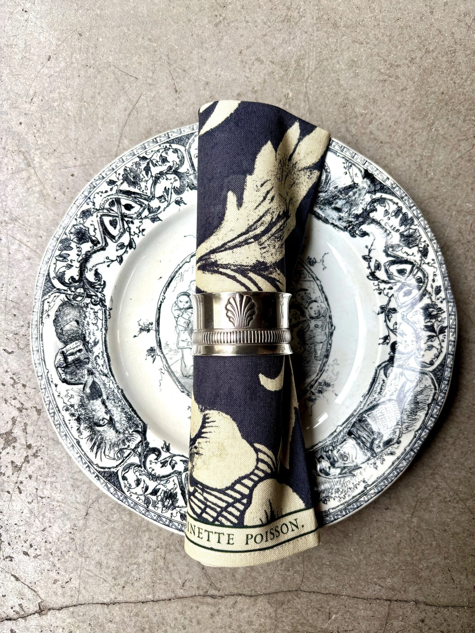 rond-serviette-metal-argente-coquille-vaisselle-vintage-axs-design-paris-france-p847w