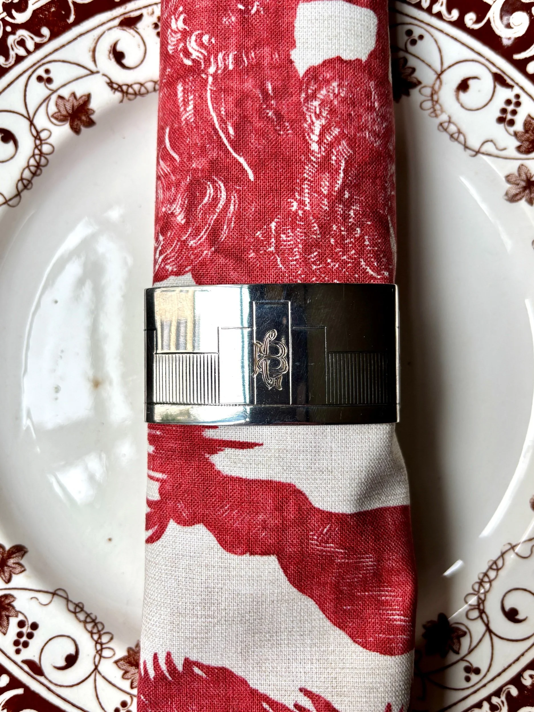 rond-serviette-metal-argente-monogramme-bg-vaisselle-vintage-axs-design-paris-france