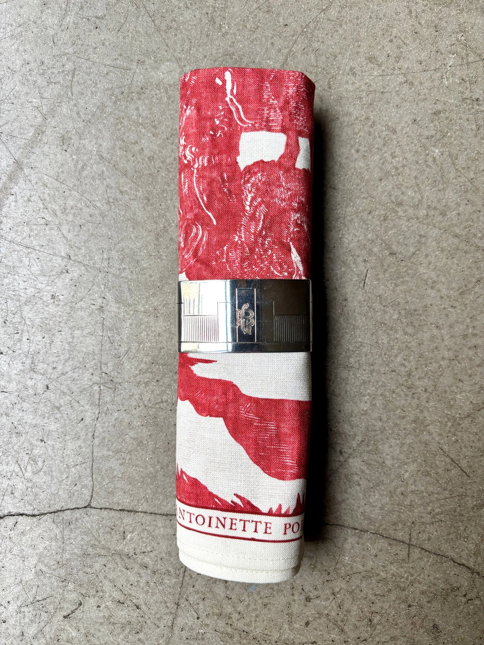 rond-serviette-metal-argente-monogramme-bg-vaisselle-vintage-axs-design-paris-france