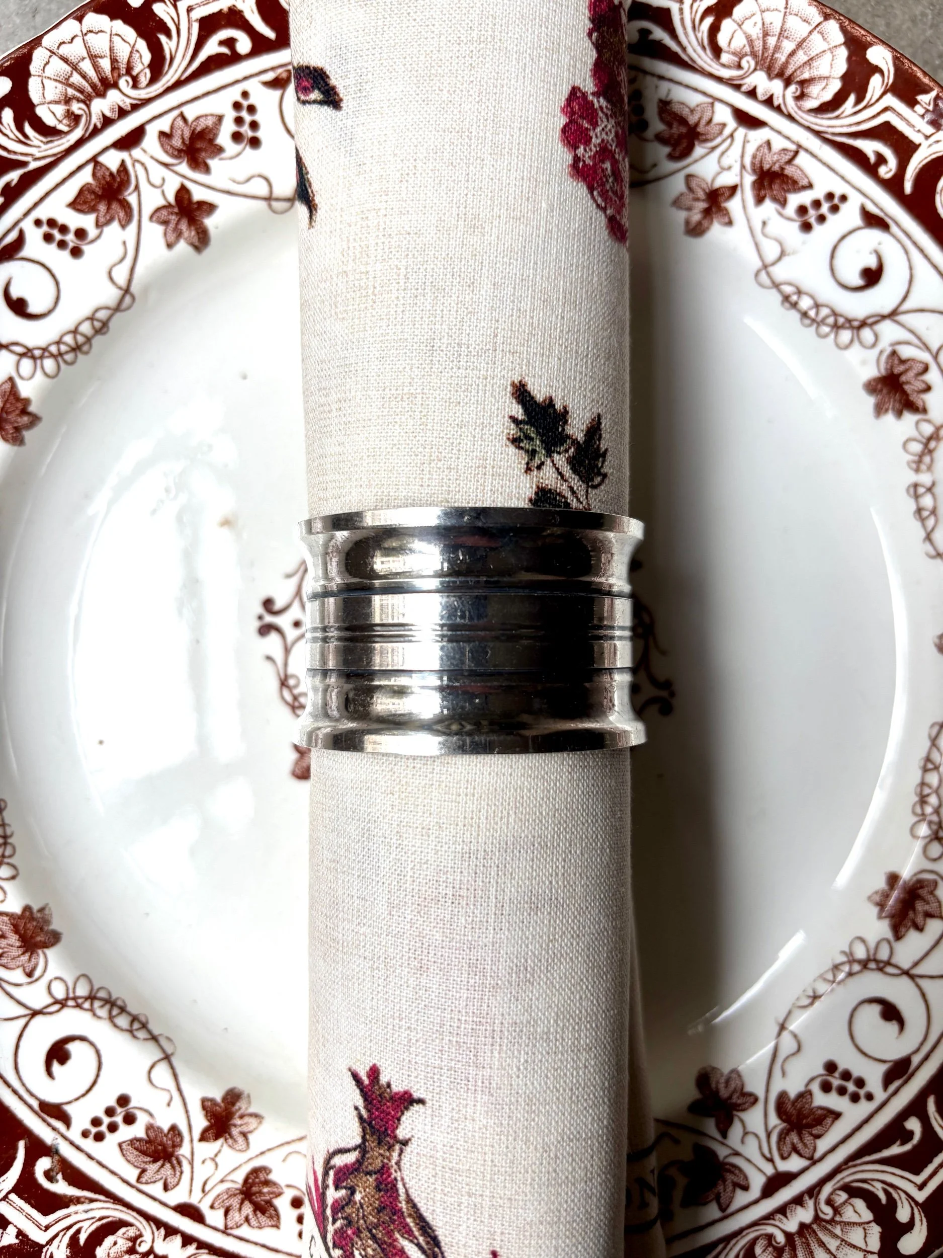 Rond de serviette en métal argenté