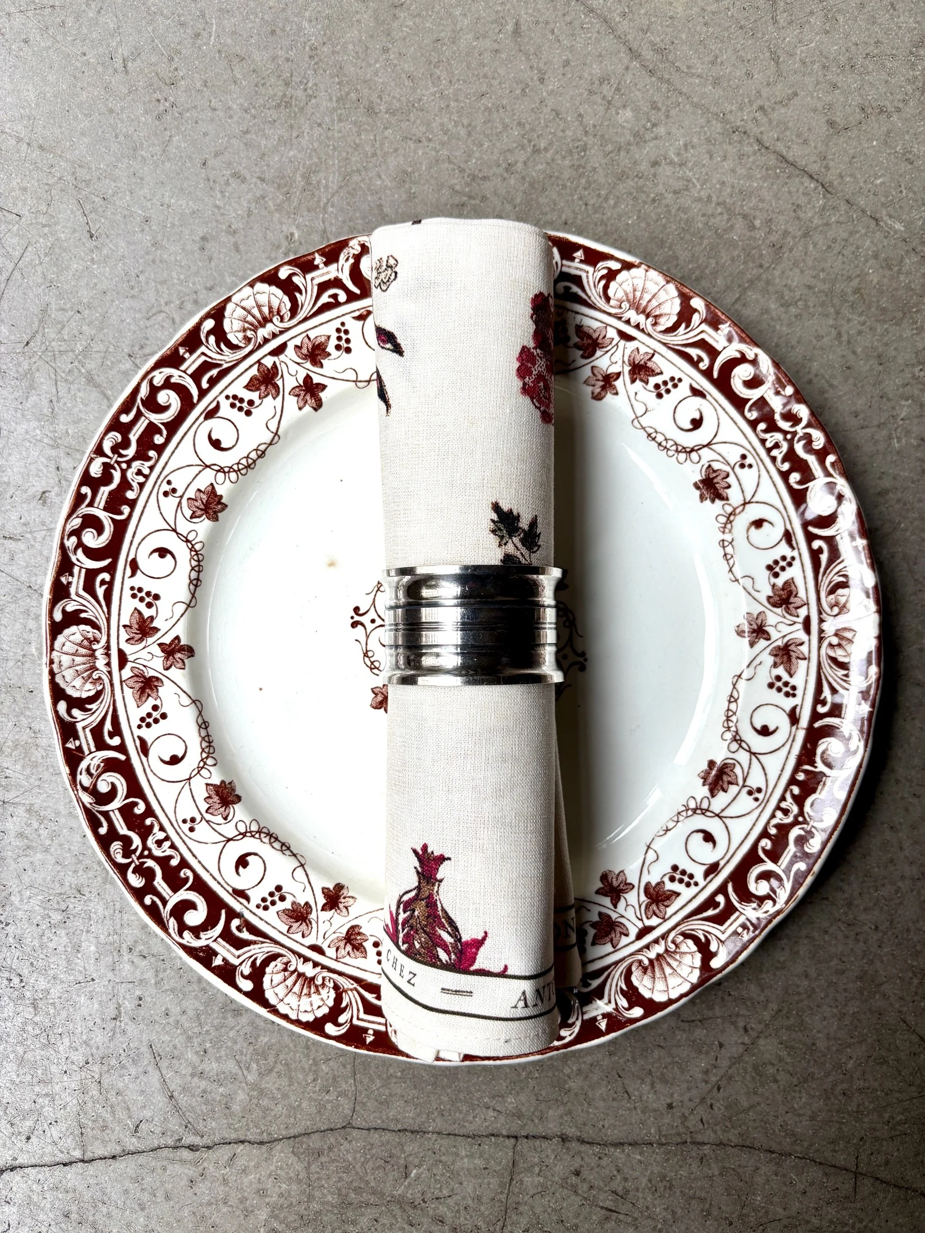 rond-serviette-metal-argente-vaisselle-vintage-axs-design-paris-france