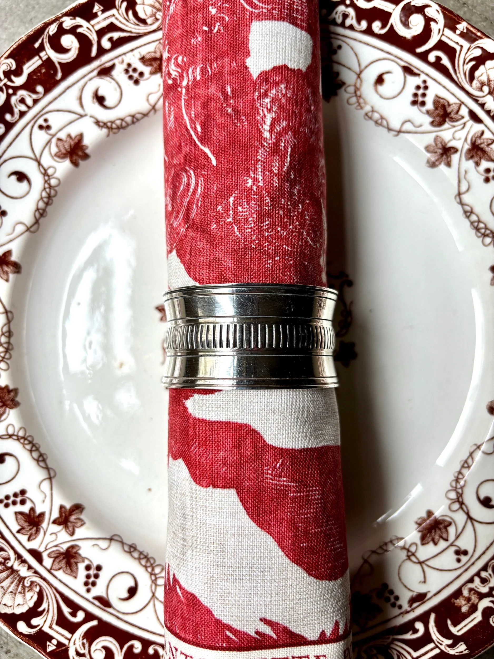 rond-serviette-metal-argente-strie-vaisselle-vintage-axs-design-paris-france