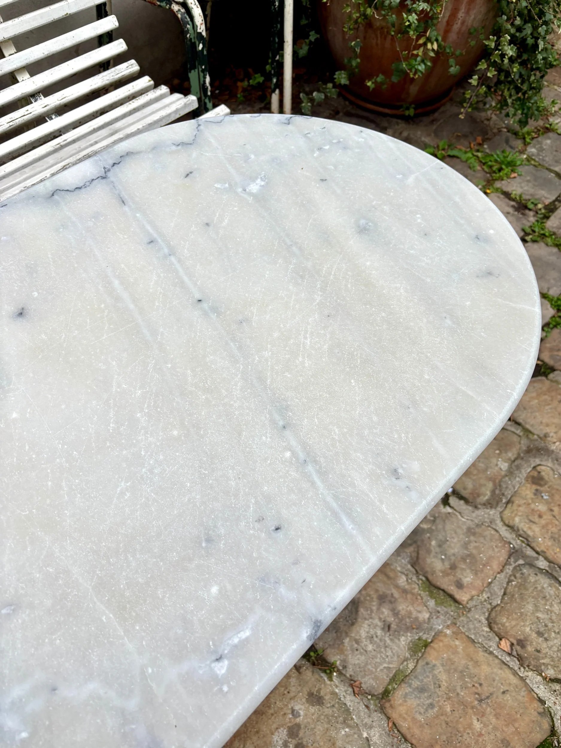 table-bistrot-oblong-marbre-gris-fonte-noir-meuble-vintage-axs-design-paris-france