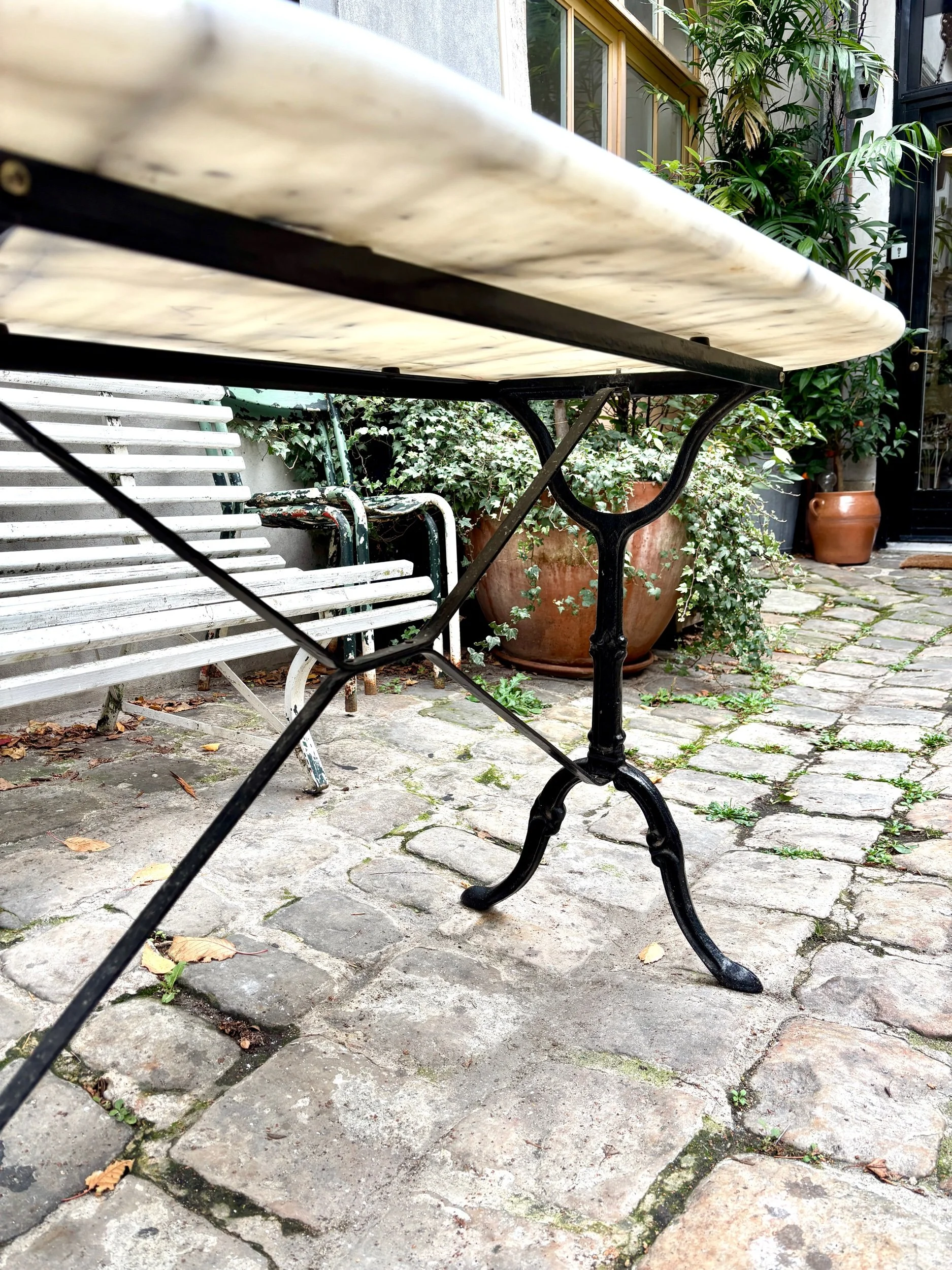 table-bistrot-oblong-marbre-gris-fonte-noir-meuble-vintage-axs-design-paris-france