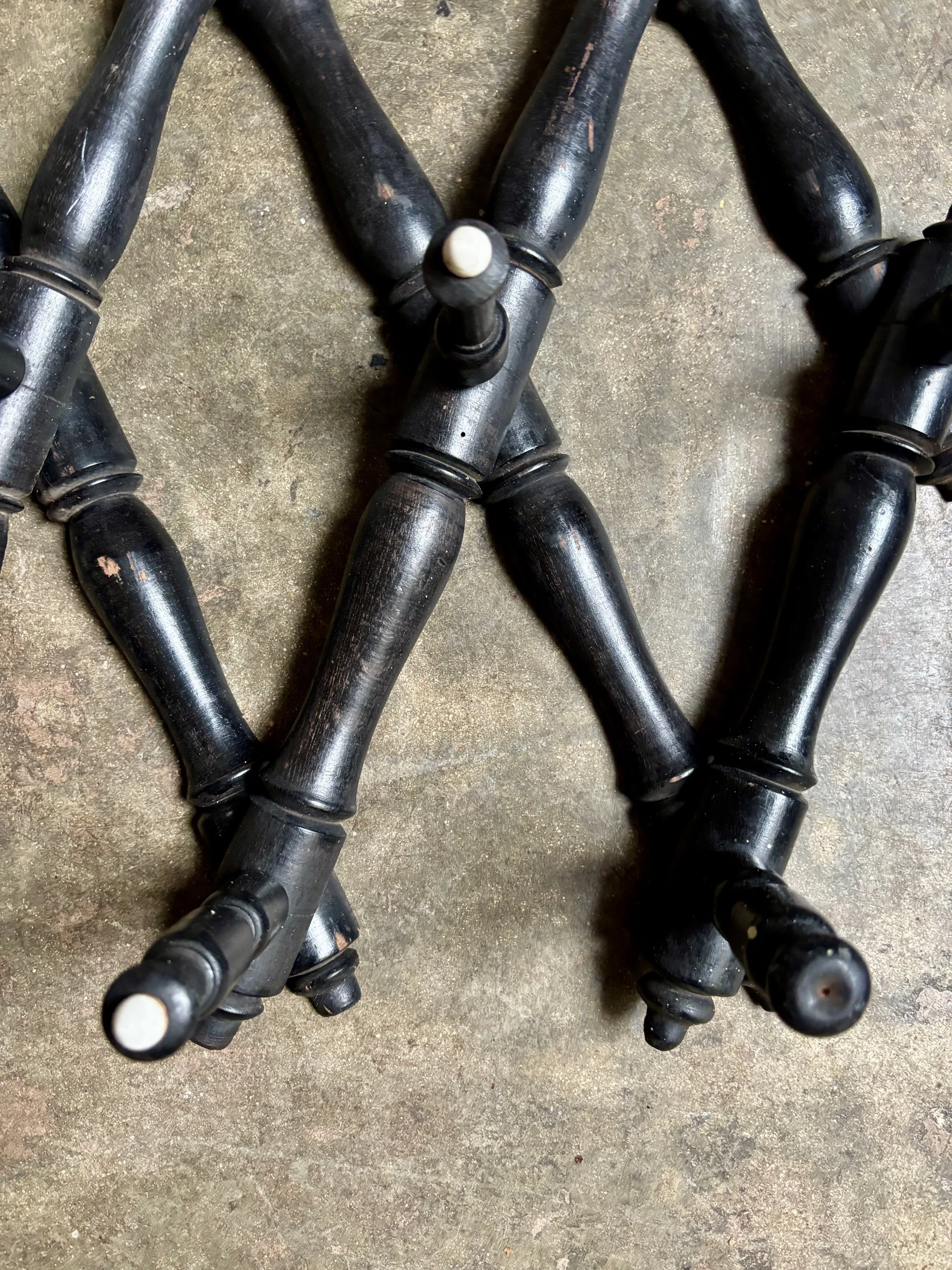 portemanteau-mural-articule-napoleon-iii-bois-noir-faience-ecru-meuble-rangement-vintage-axs-design-paris-france