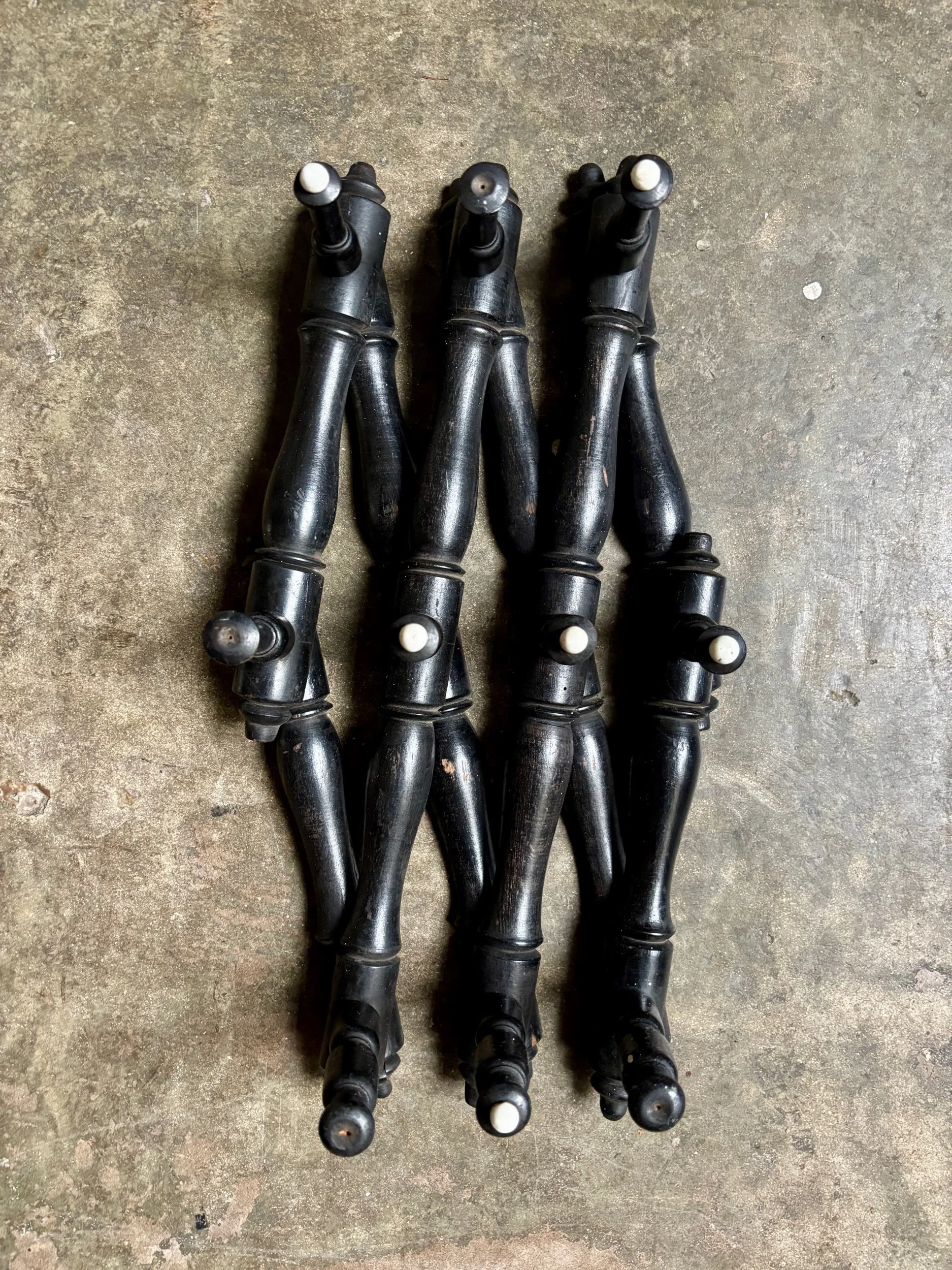 portemanteau-mural-articule-napoleon-iii-bois-noir-faience-ecru-meuble-rangement-vintage-axs-design-paris-france