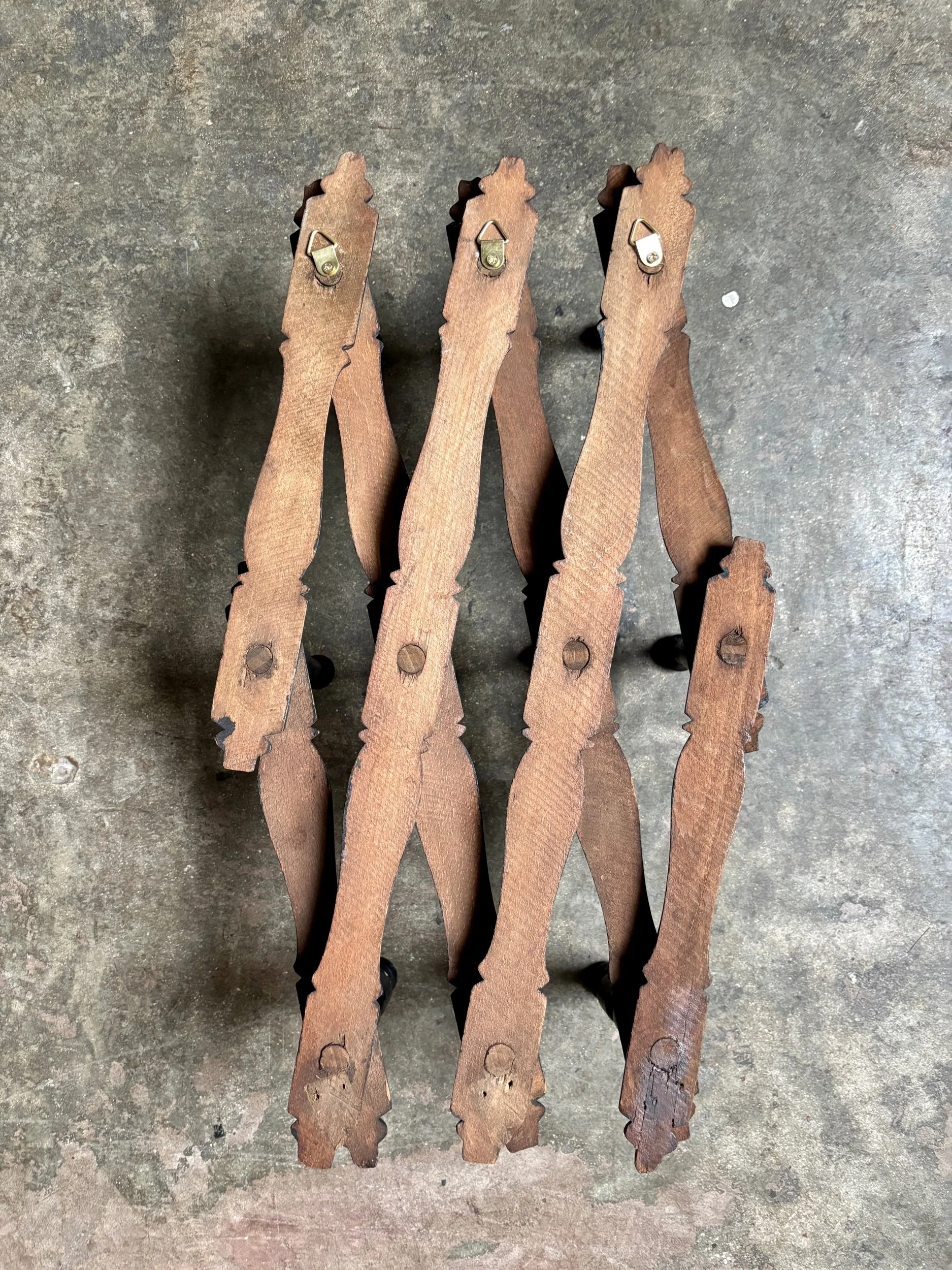 portemanteau-mural-articule-napoleon-iii-bois-noir-faience-ecru-meuble-rangement-vintage-axs-design-paris-france