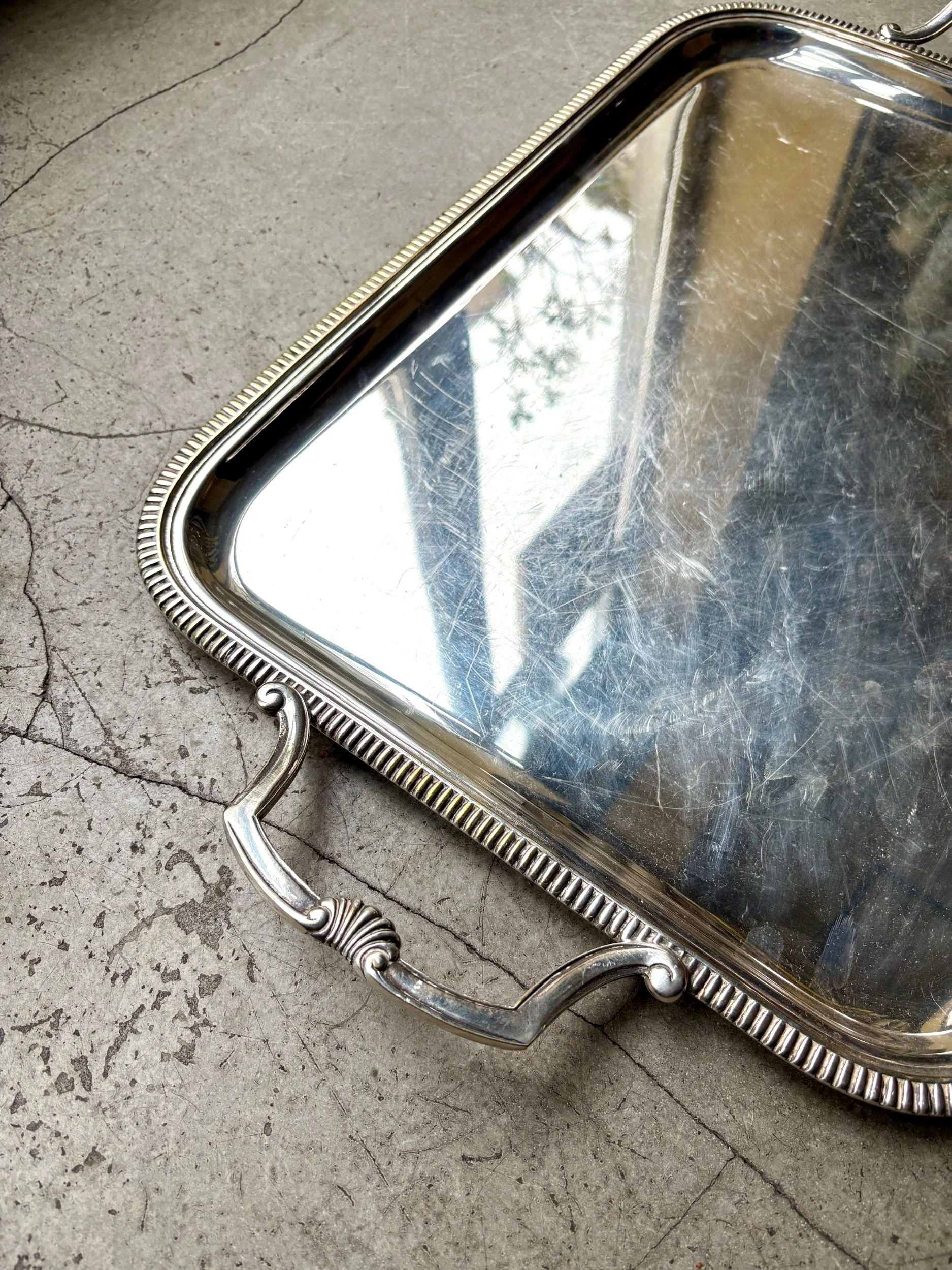 plateau-rectangulaire-metal-argente-coquille-vaisselle-vintage-axs-design-paris-france